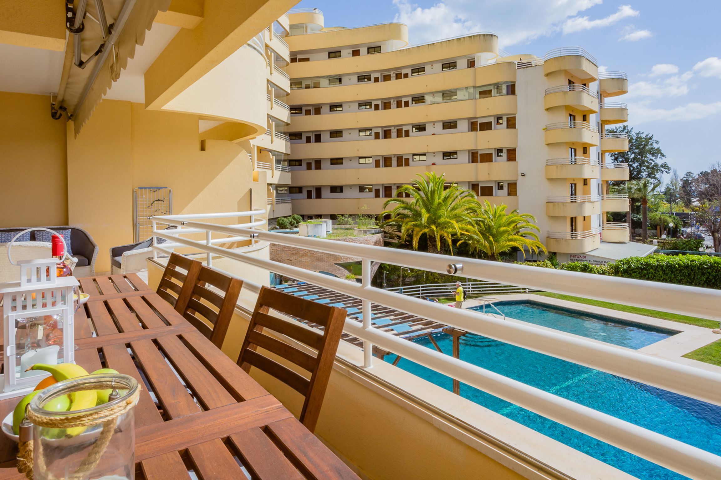 2BDR W/ Pool - 5min from beach by LovelyStay