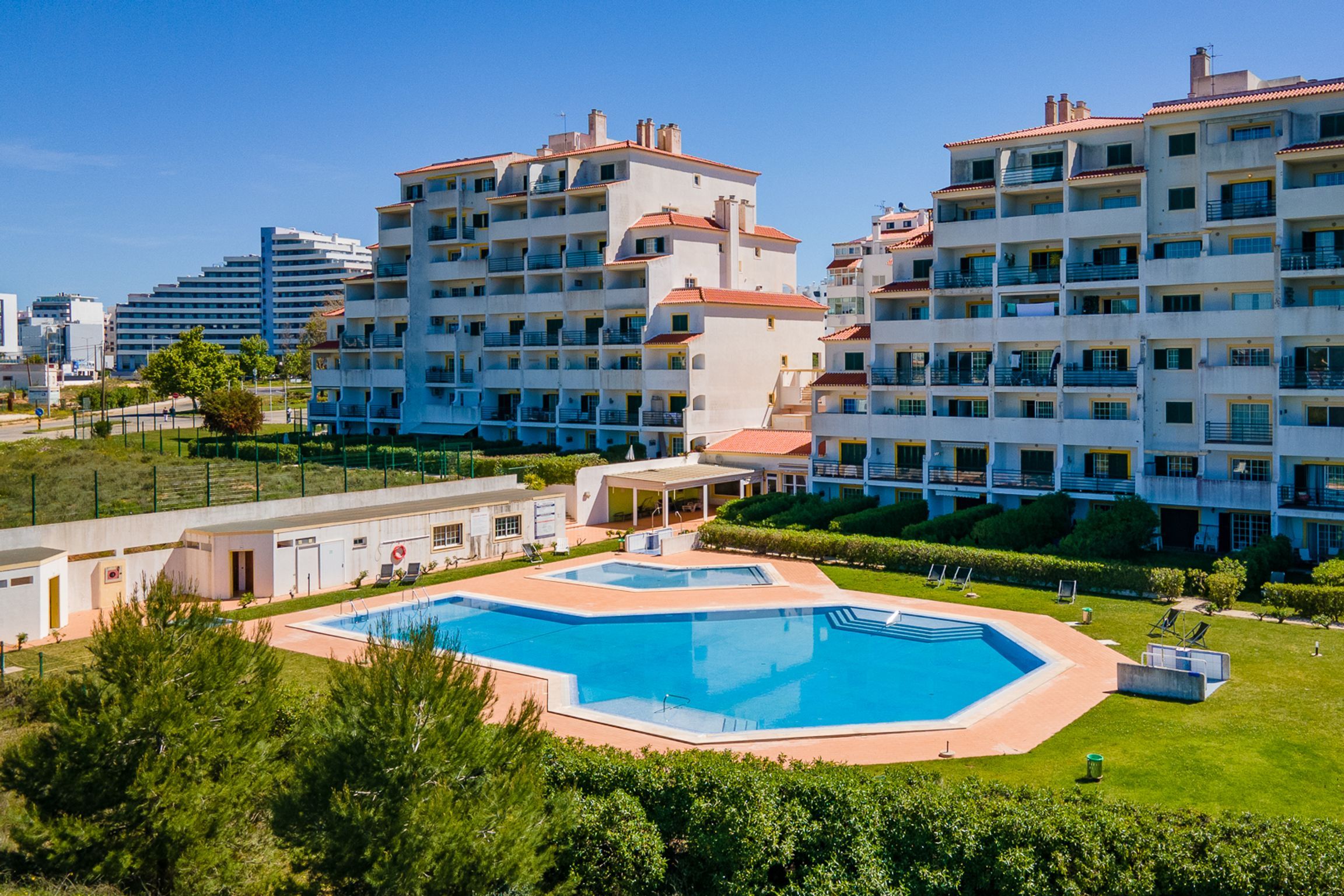 2BDR Duplex W AC & Pool in Portimão by Lovelystay