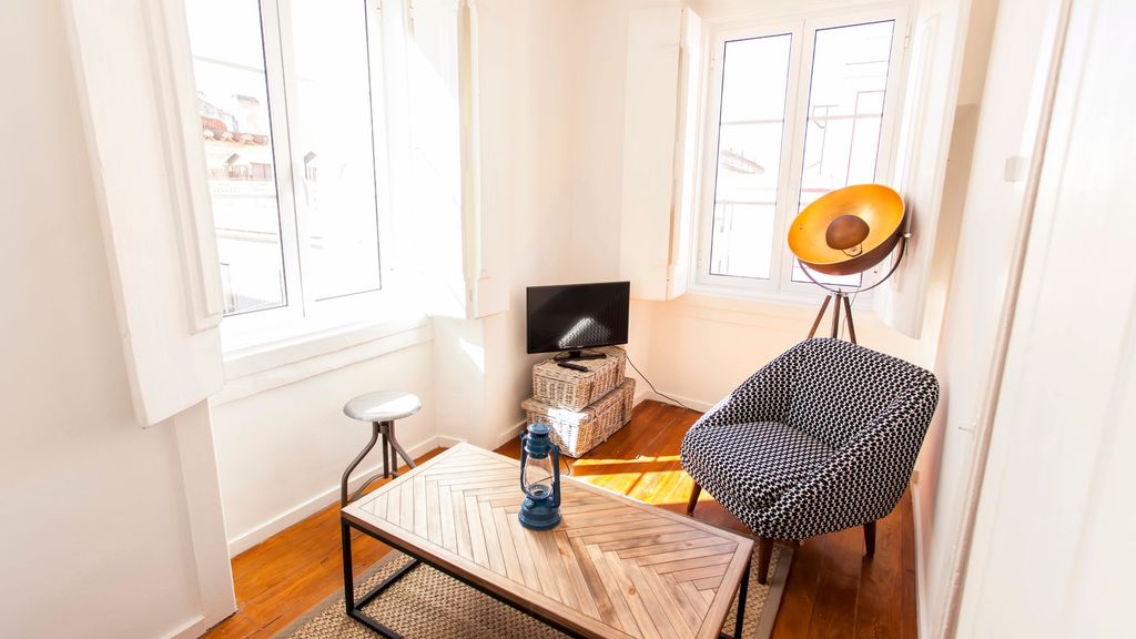 Bairro Alto Living 2BDR Duplex by LovelyStay