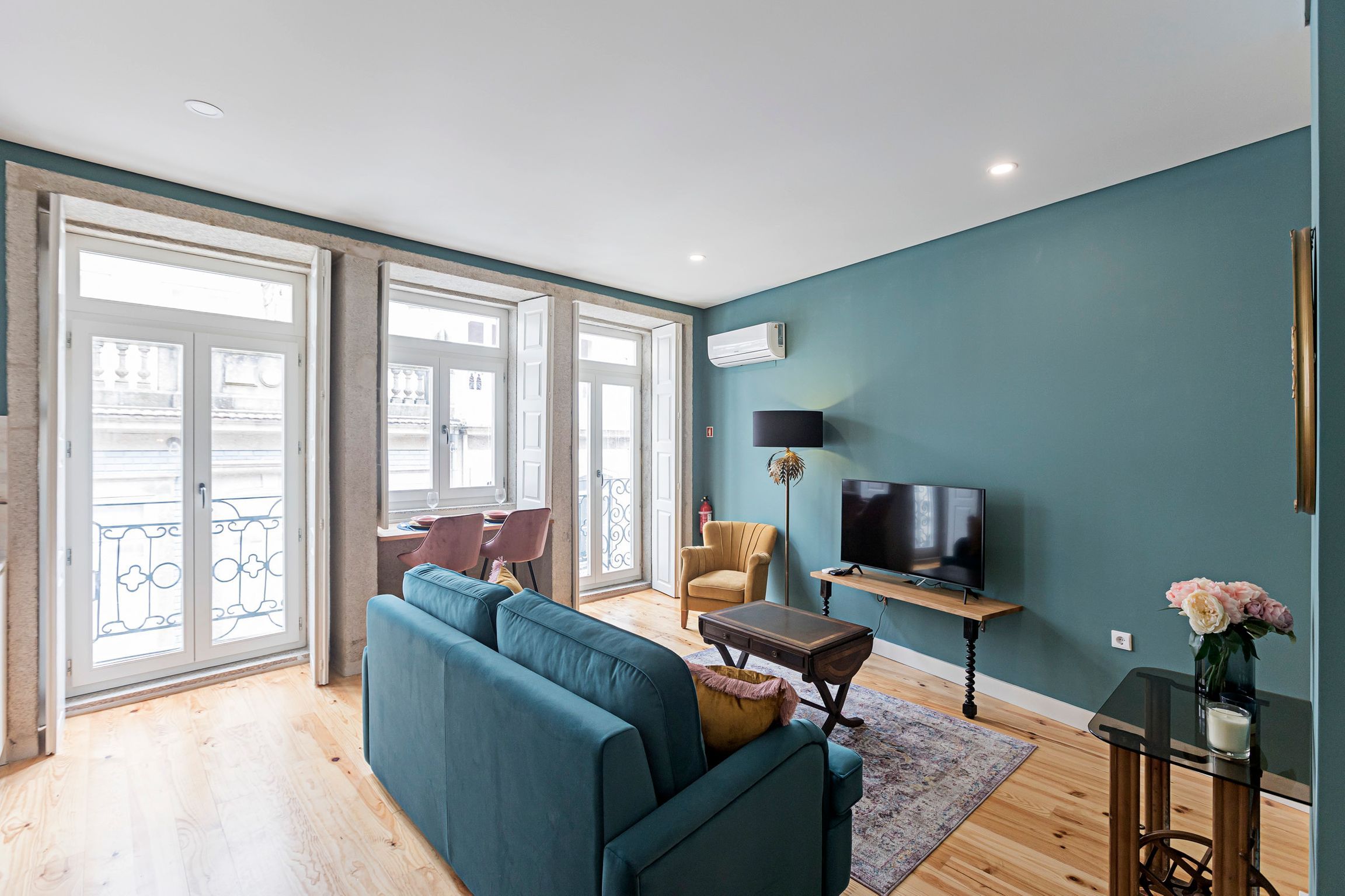 Turquoise Flat w/ AC & Balcony by LovelyStay