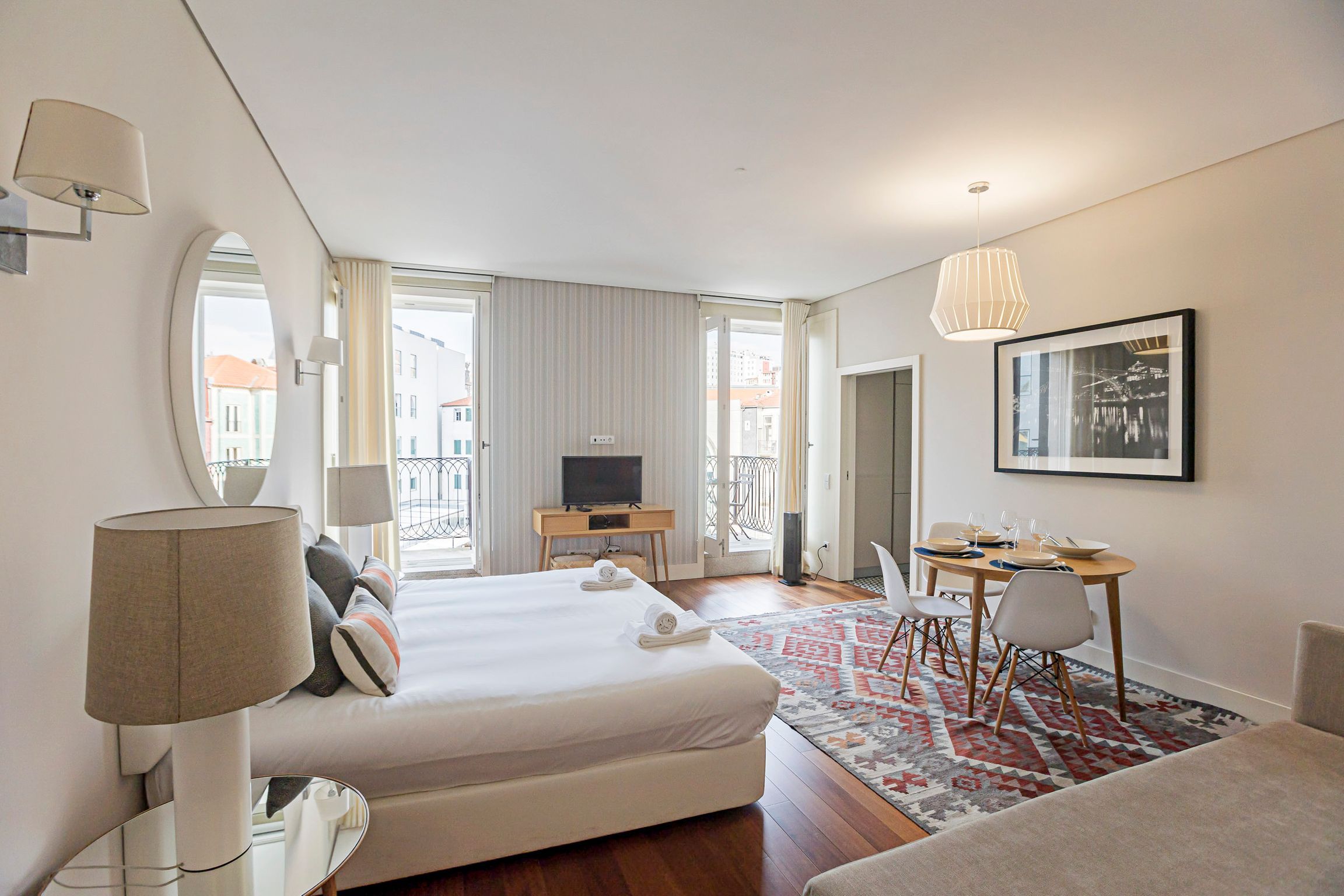 Palácio das Cardosas Studio by LovelyStay