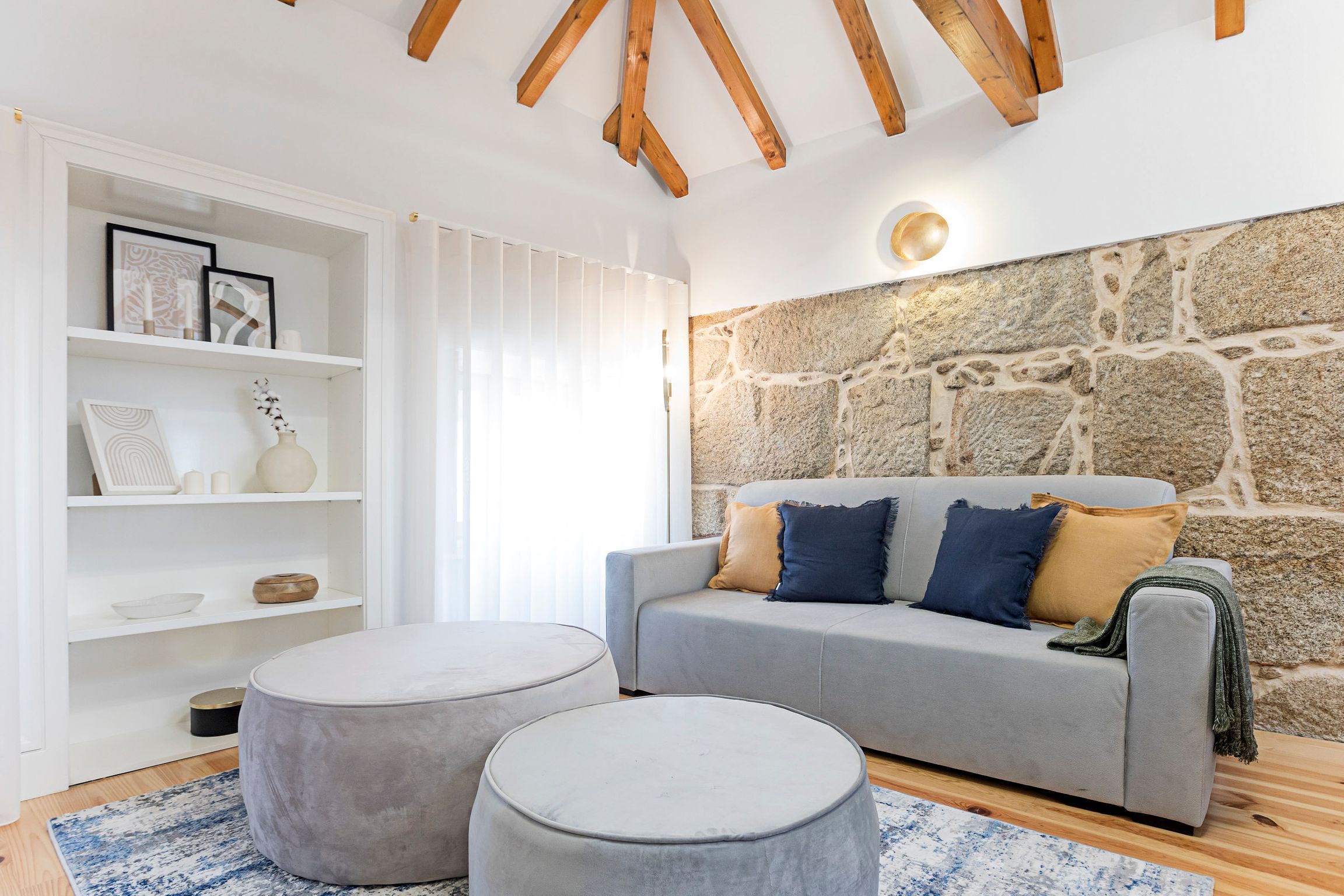 Modern Cativo Apartment by LovelyStay
