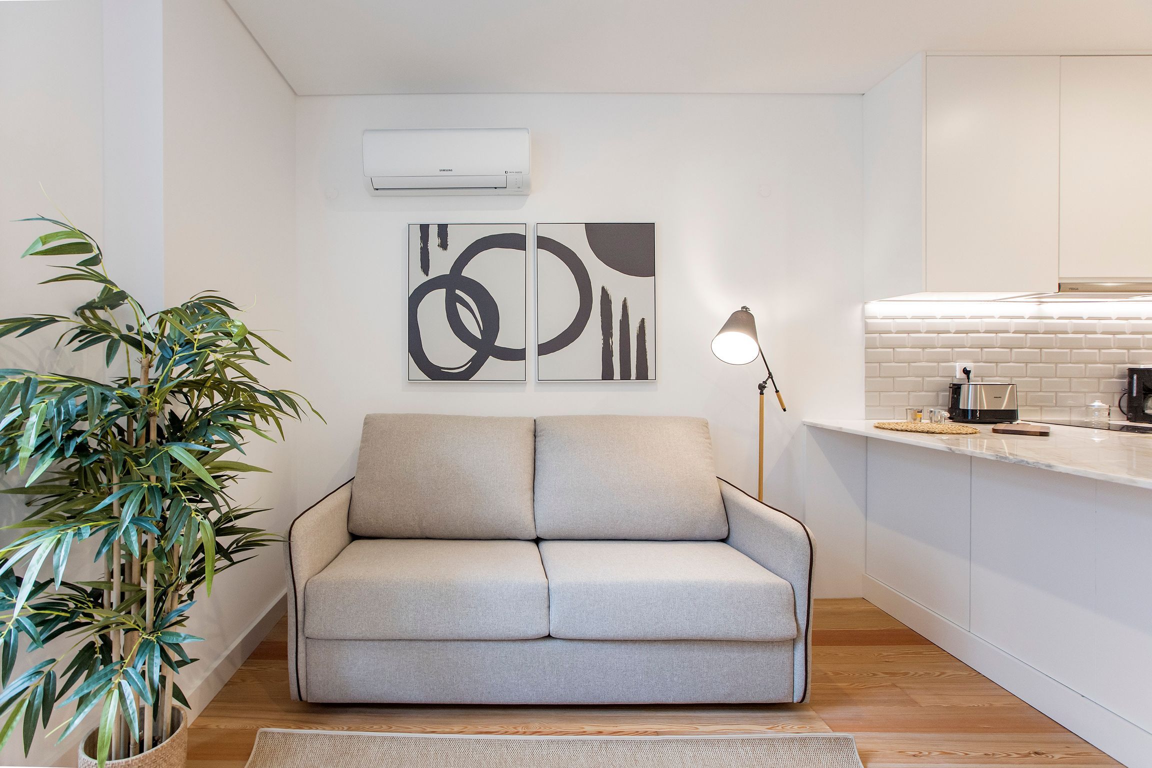 Downtown Wonder Flat w/ AC by LovelyStay