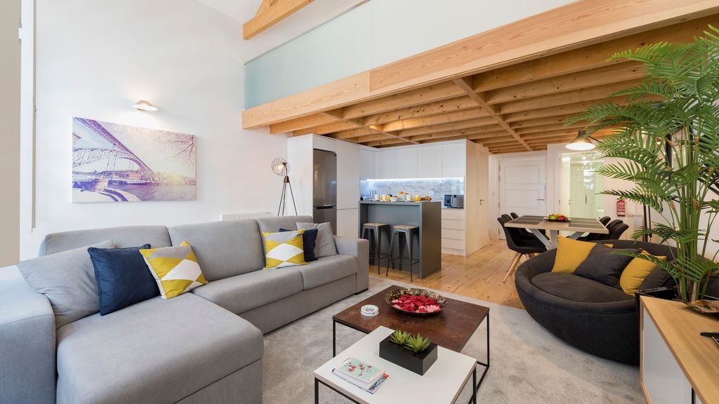 Modern Loft in City Center by LovelyStay