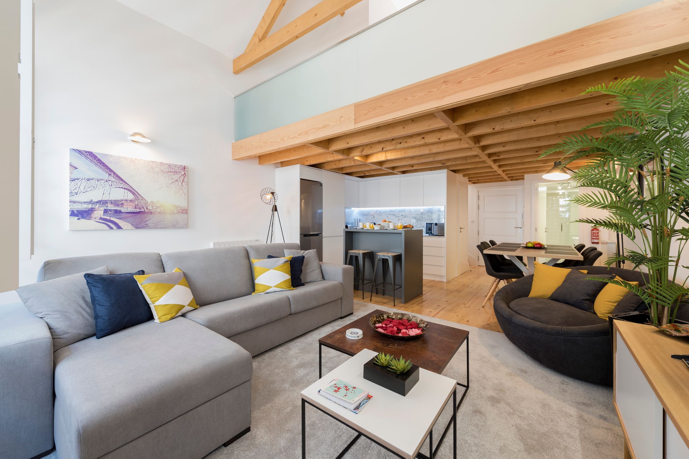 Modern Loft in City Center by LovelyStay