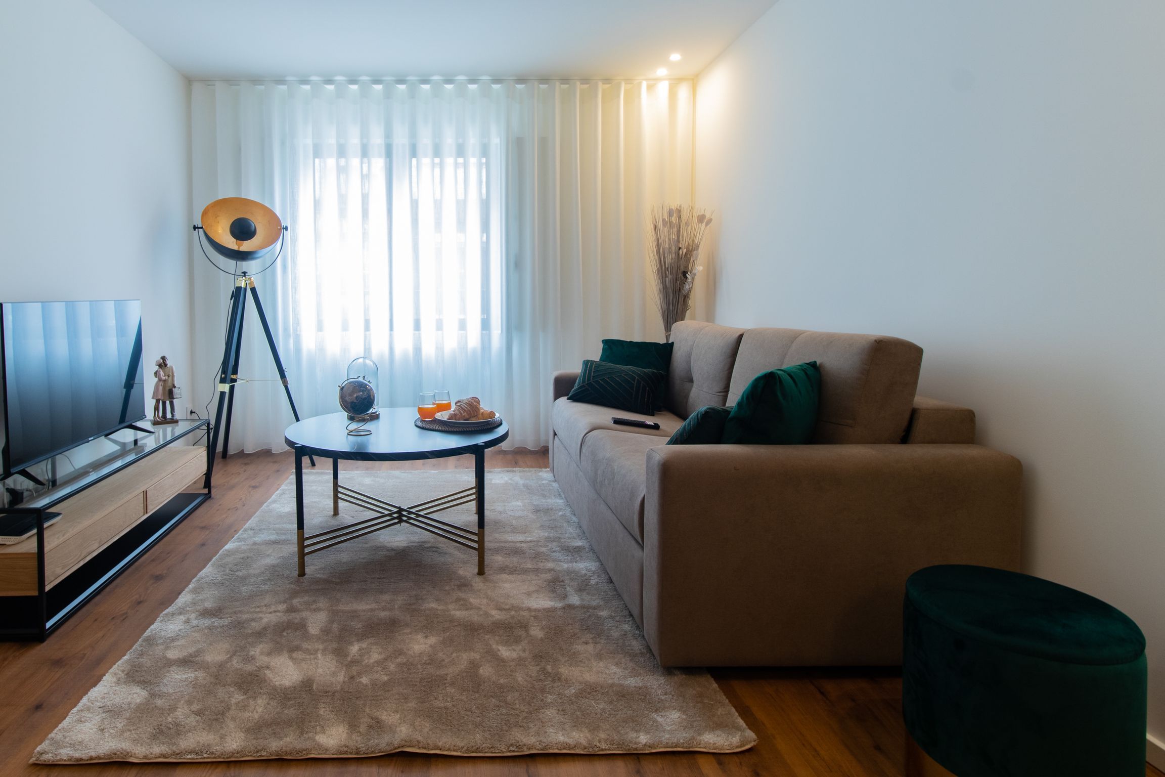 Stunning Apartment w/ Free Parking by LovelyStay