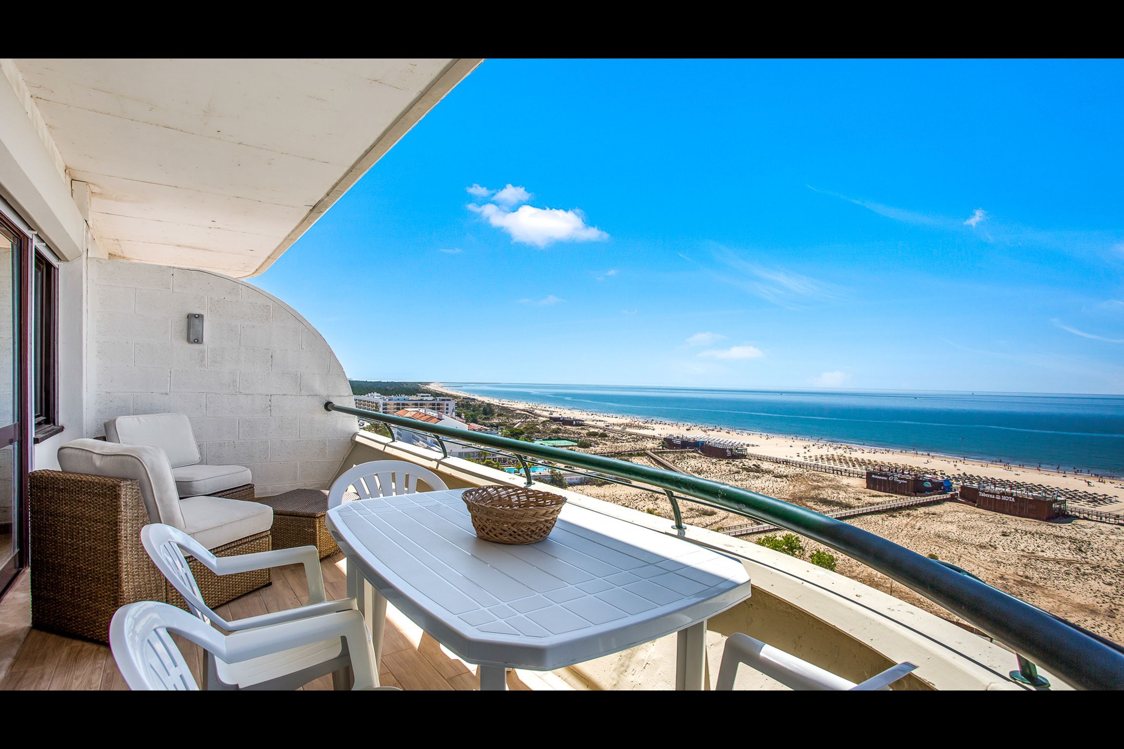 1BDR Apartment W/Beach View by LovelyStay