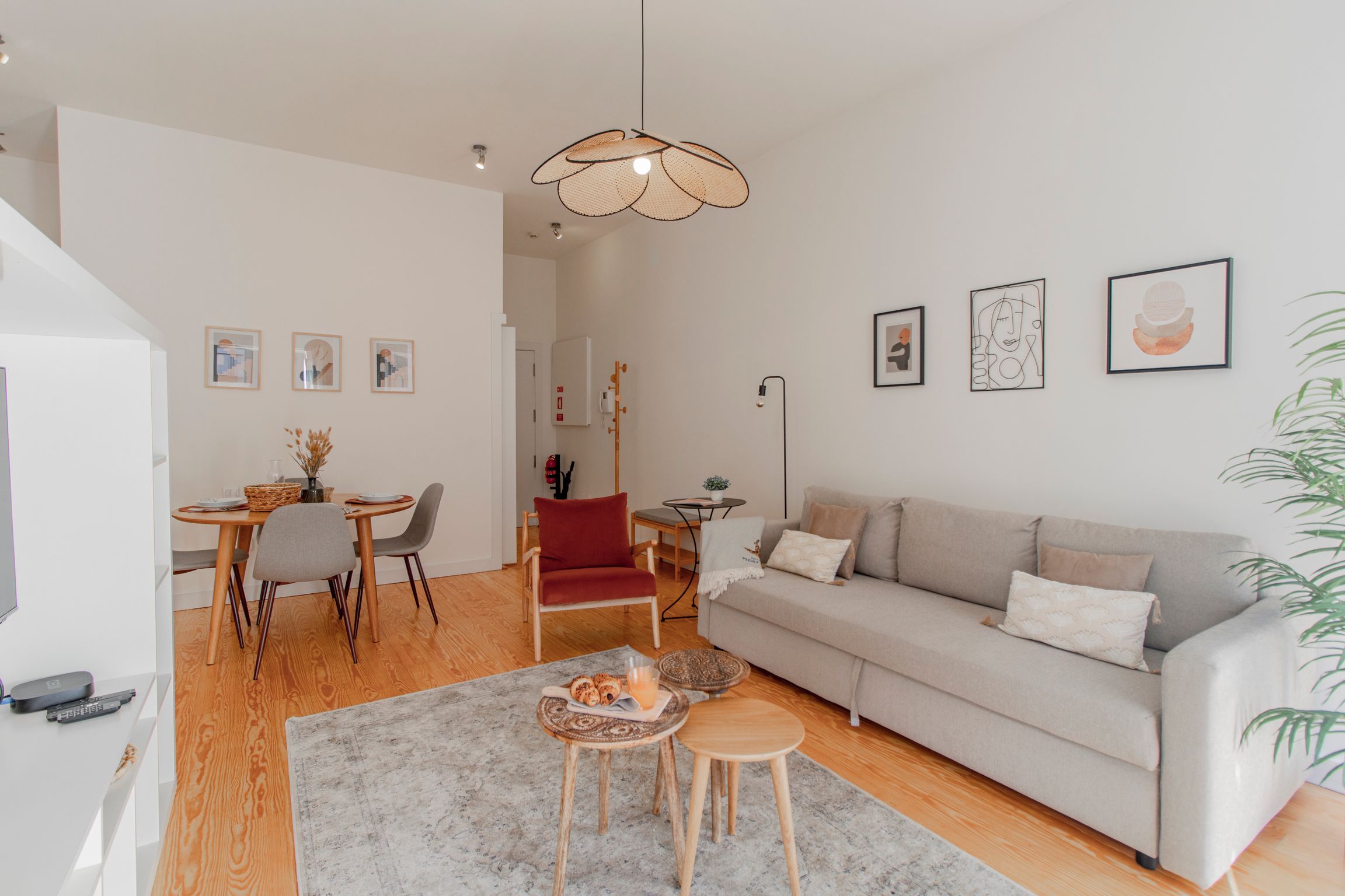 Virtudes Flat w/ AC & Balcony by LovelyStay