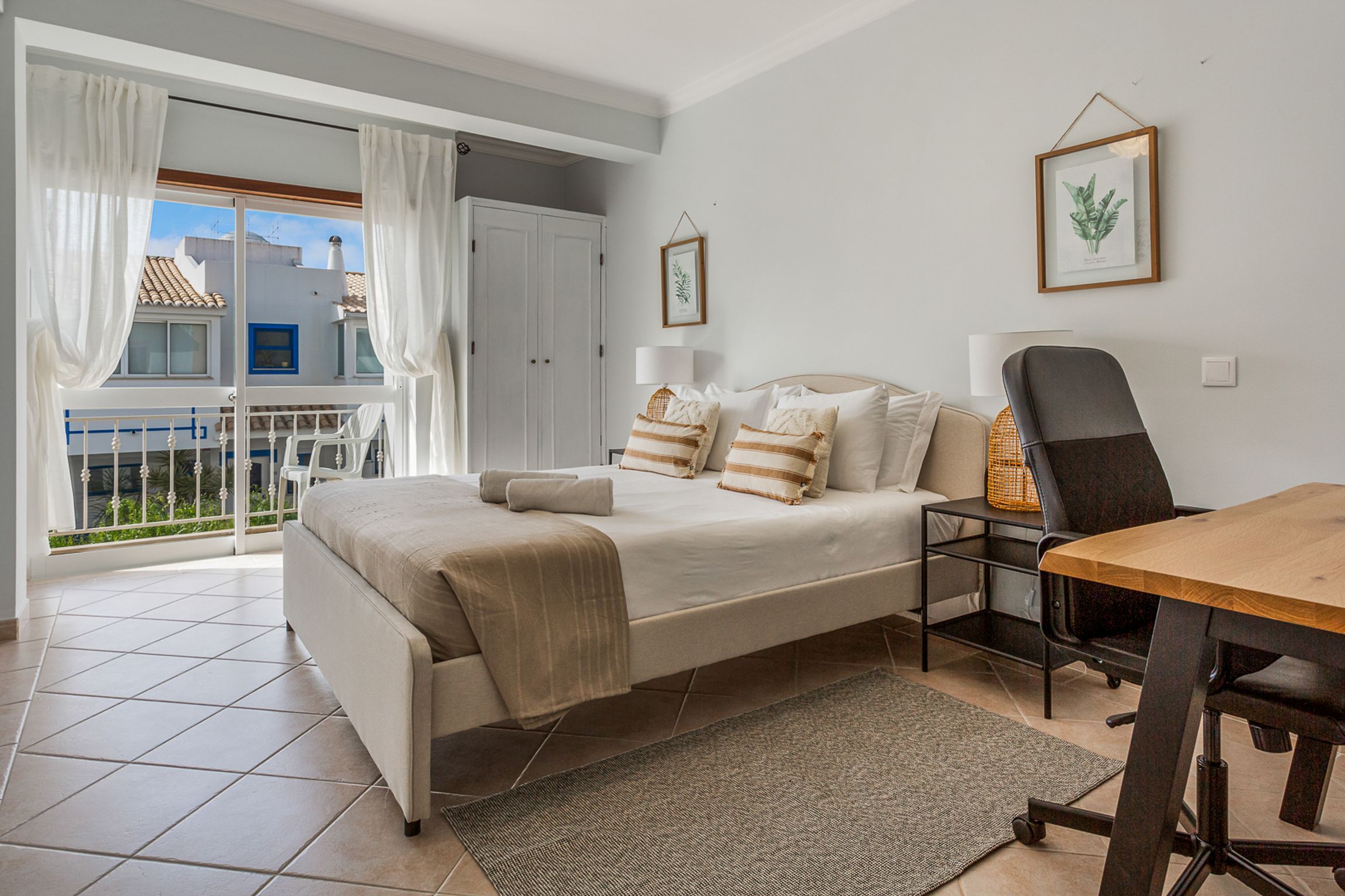 Albufeira 3BR w/ Pool & AC by LovelyStay