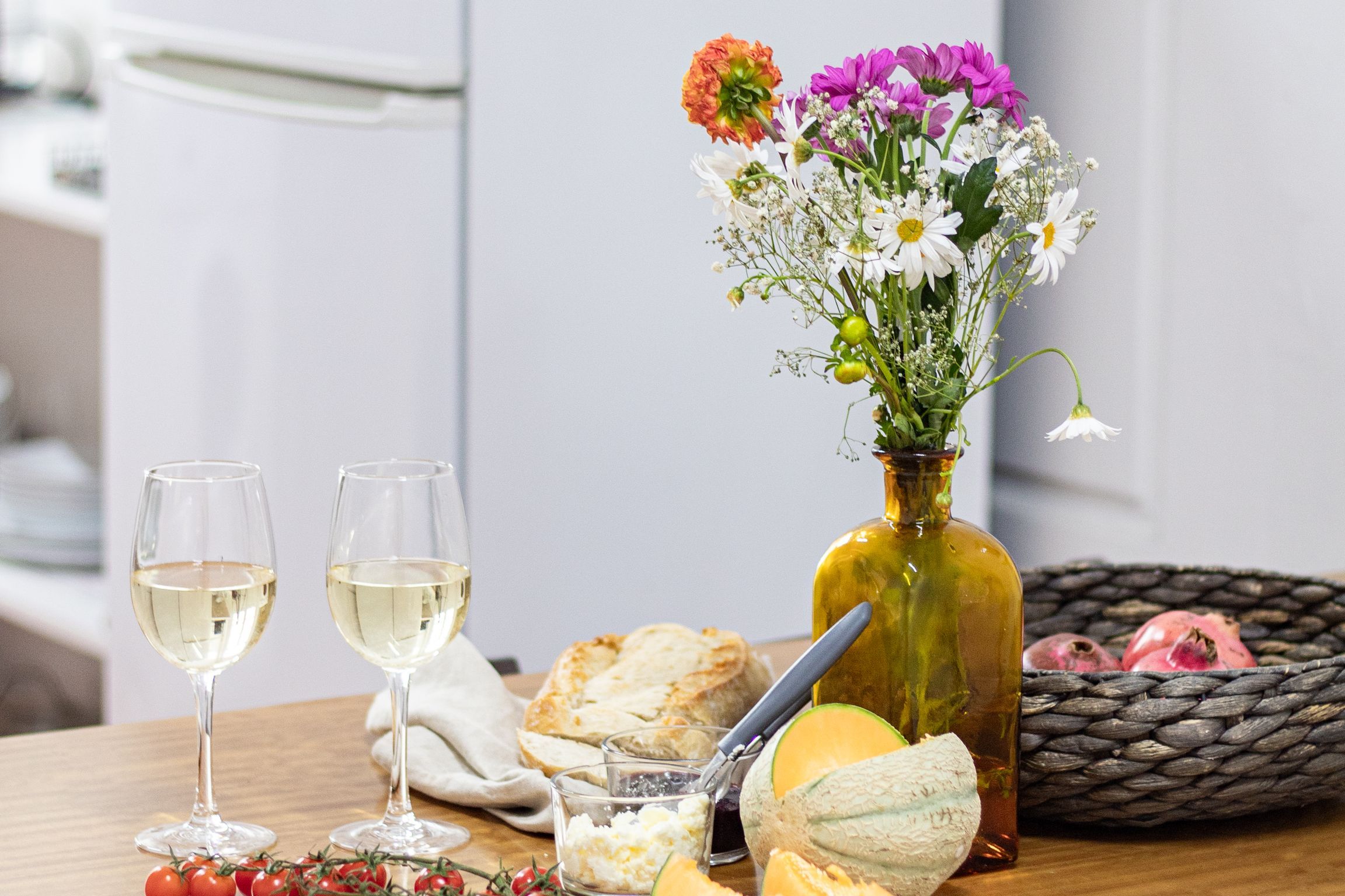 Porto 61 - Bright 2BR w/ Balcony by LovelyStay
