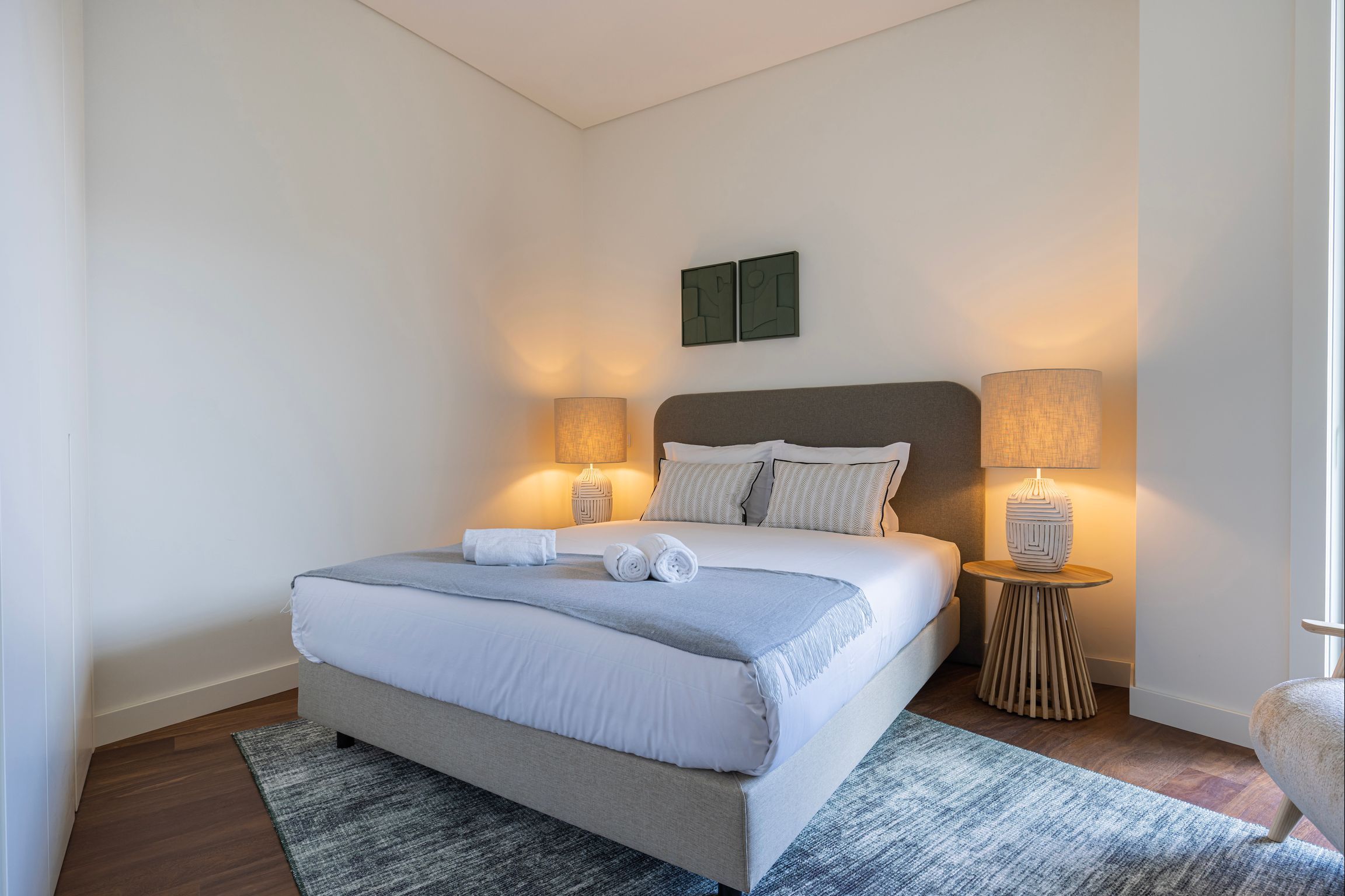 Radiant Apartment in City Center by LovelyStay