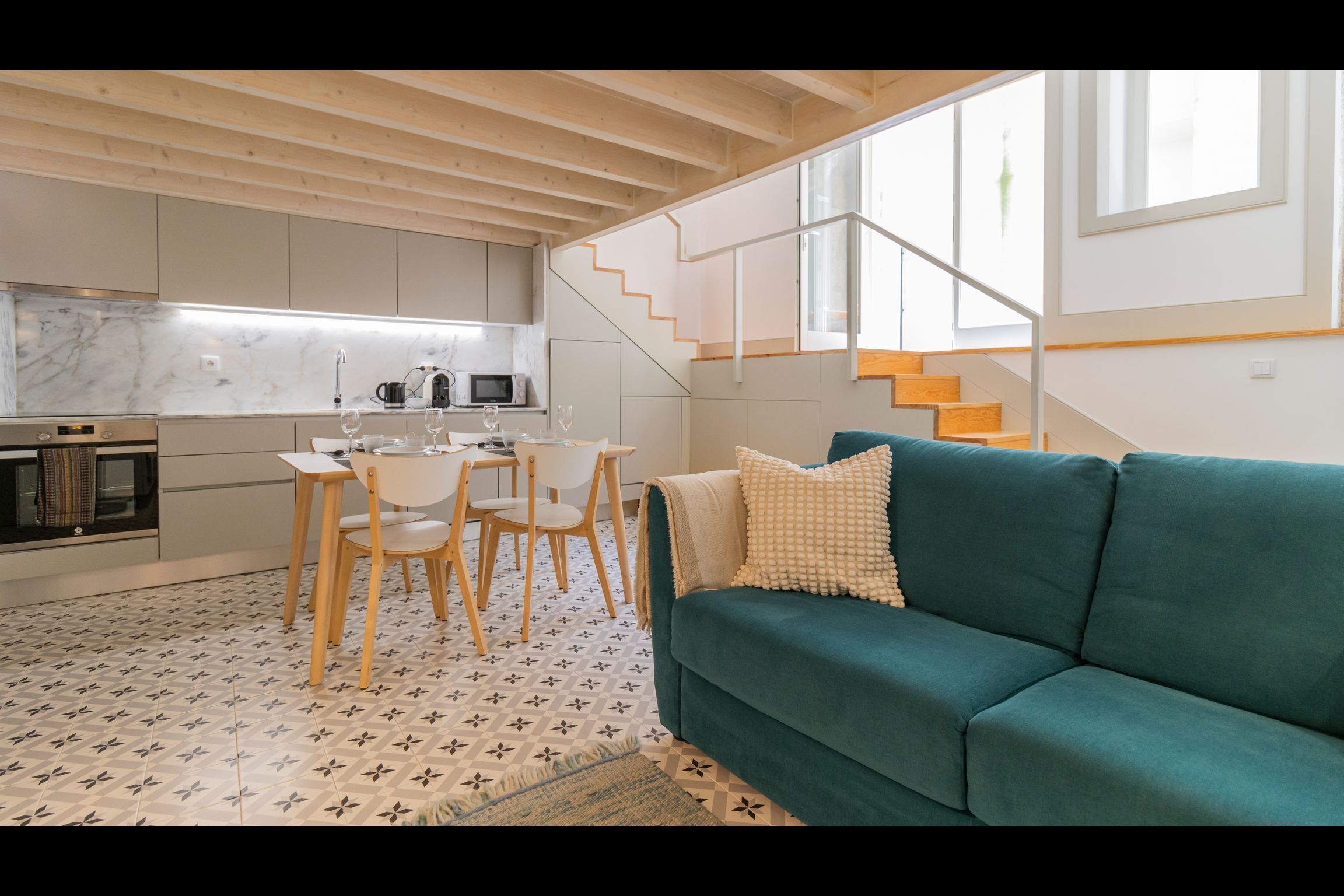 Central Stunning Duplex w/ Patio by LovelyStay