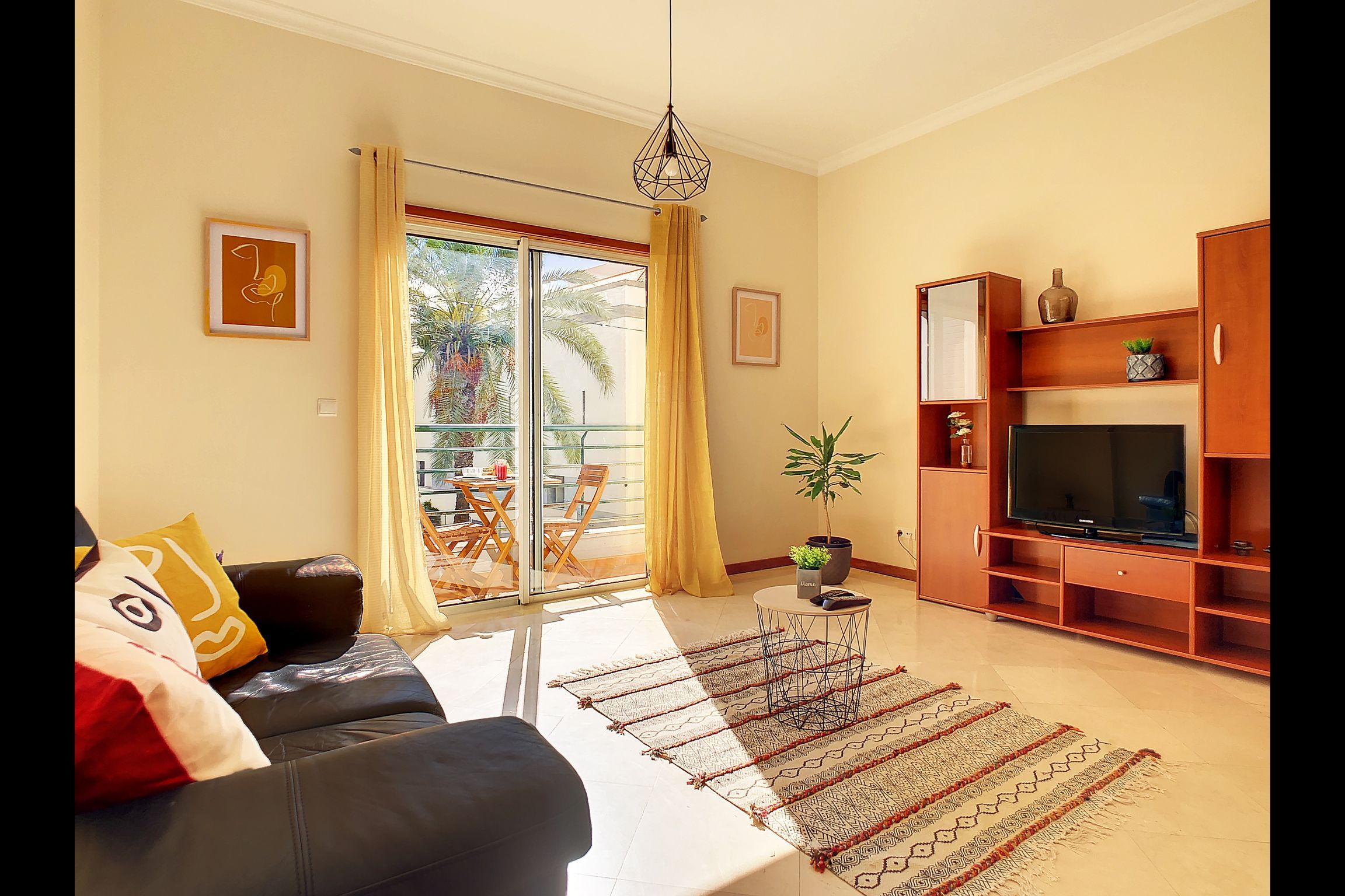 Theos Apartment by LovelyStay