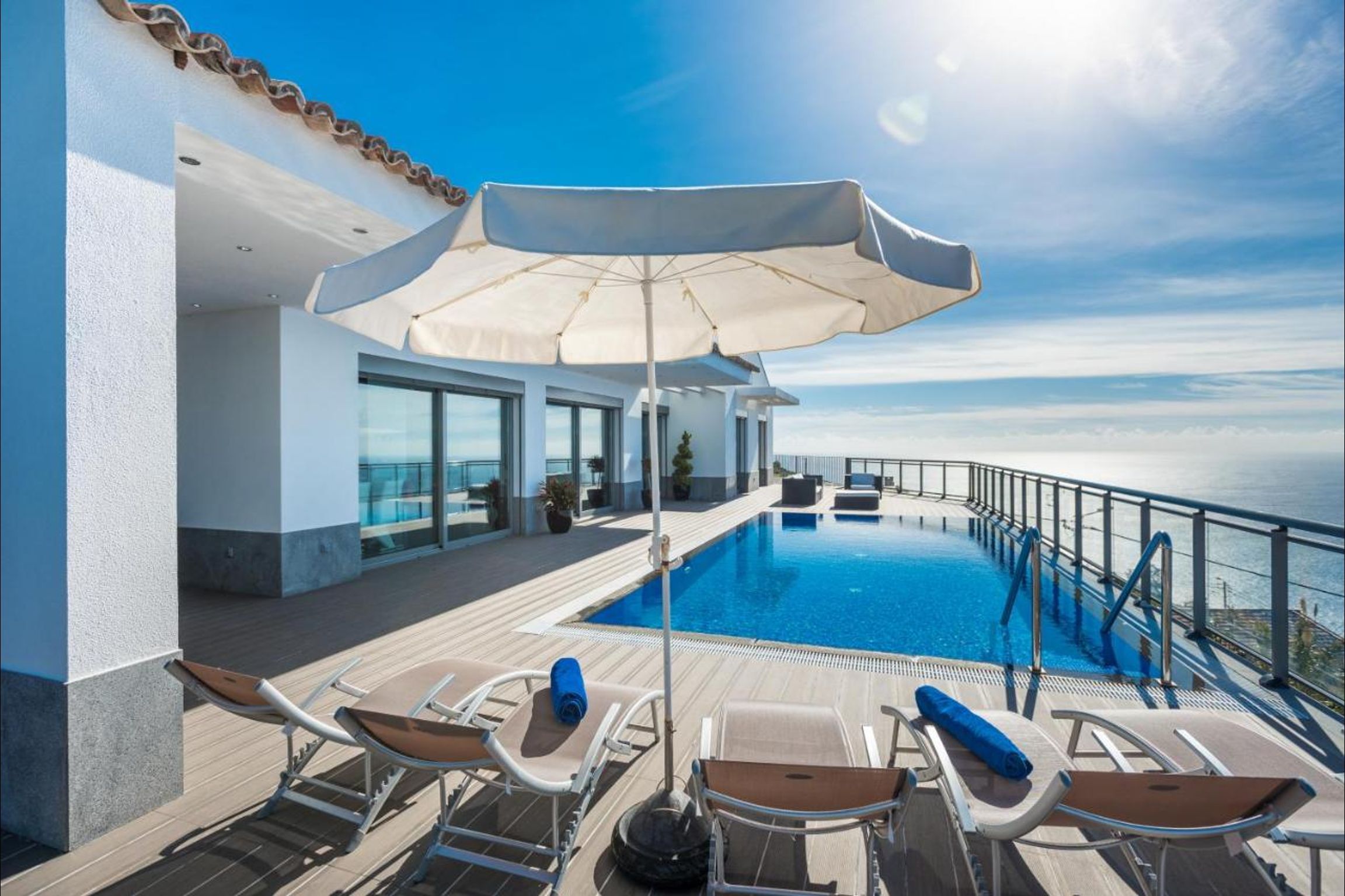 Villa São Lourenço by LovelyStay