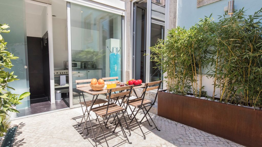 Artsy Real with Terrace by LovelyStay