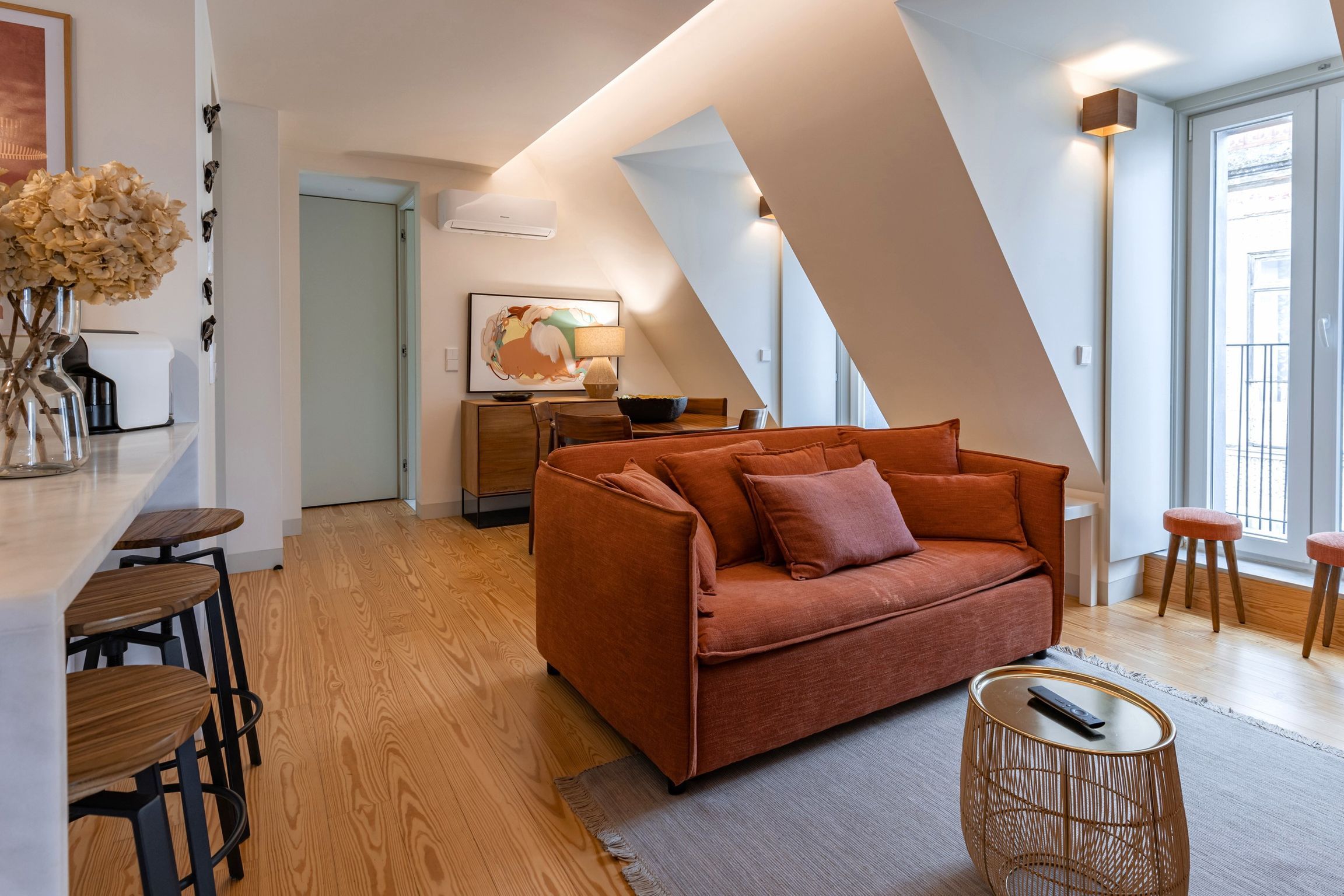 Graça Deluxe w/ City View Balcony by LovelyStay