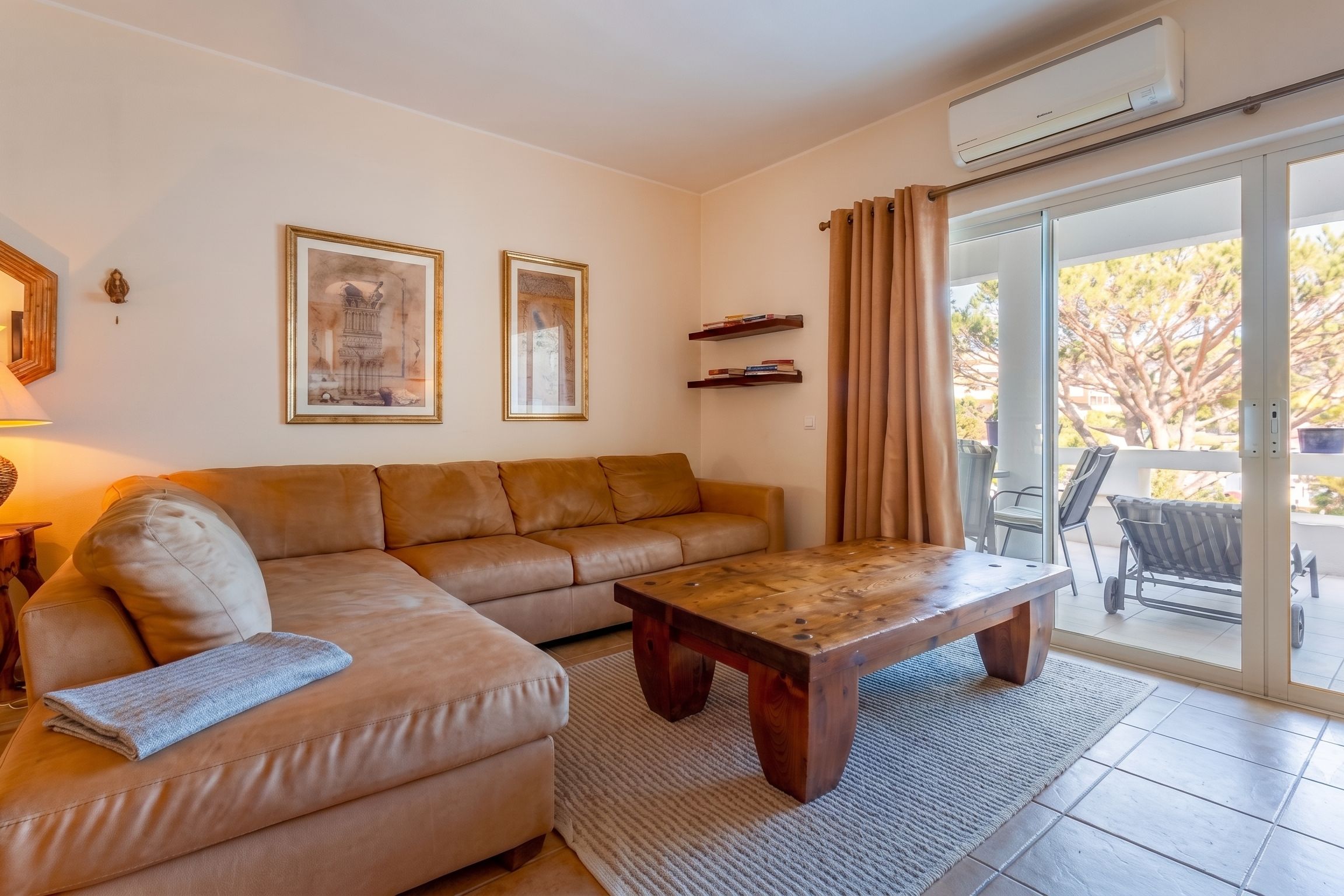 Bright & Spacious 2BR W/Balcony in Vale do Lobo by LovelyStay