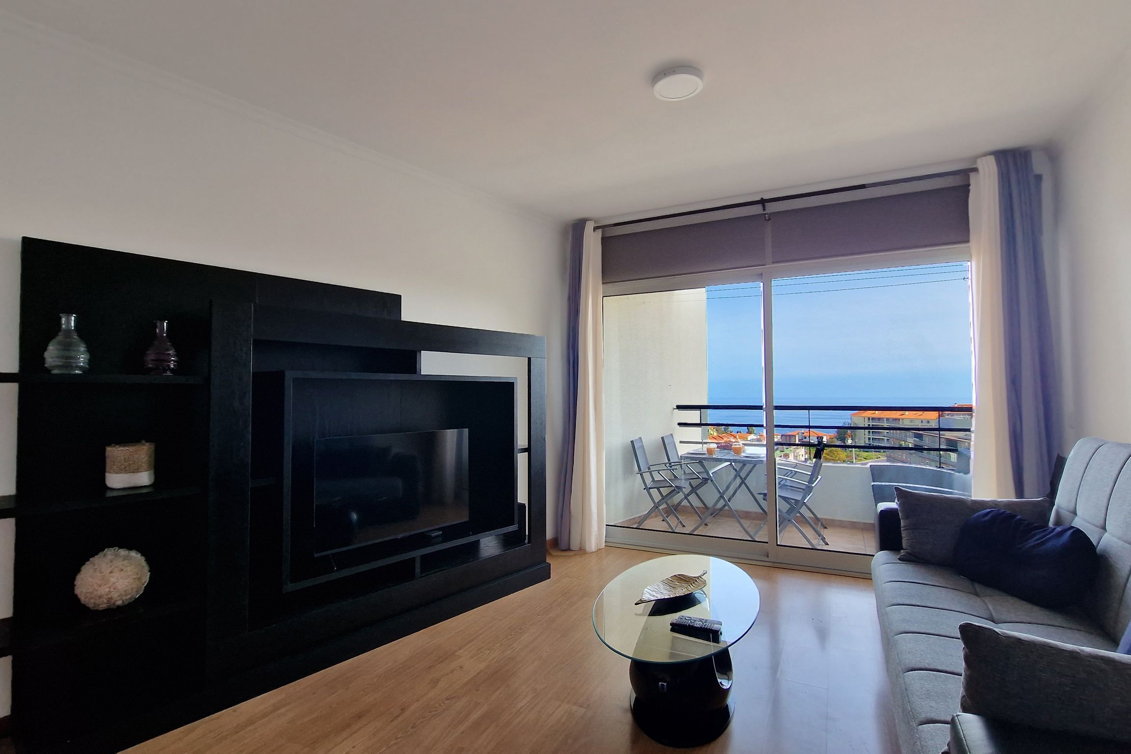 Azenha Apartment by LovelyStay