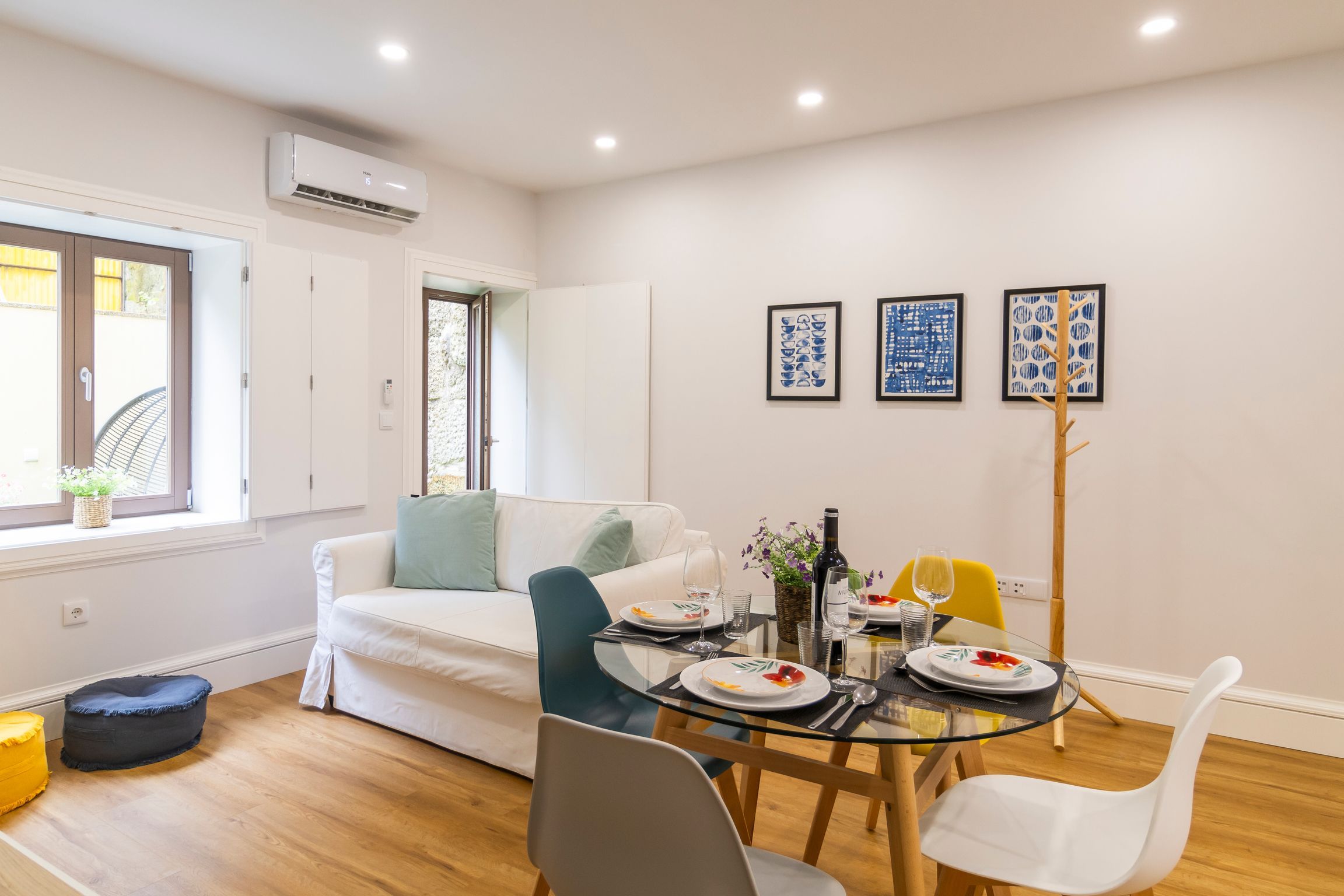 Porto River Flat w/ Patio by LovelyStay