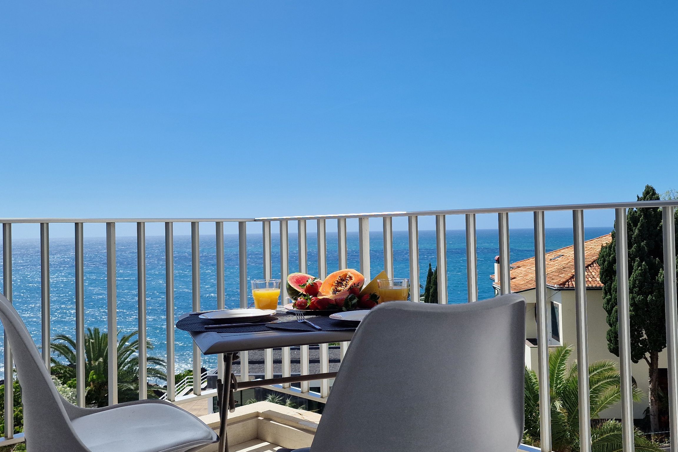 Ponta Beachside by LovelyStay