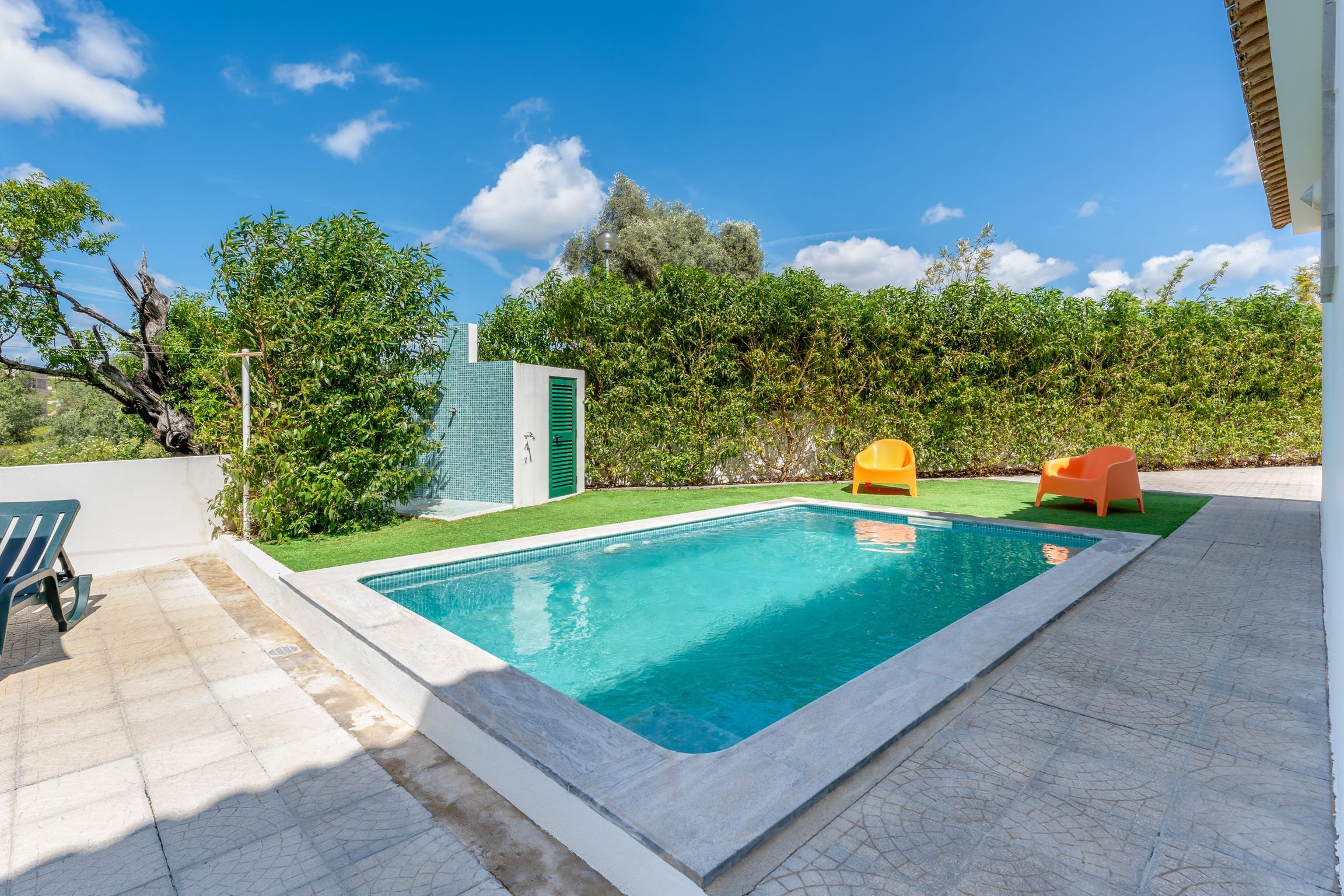 Sunny & Calm 4 BDR House W/ Pool by Lovelystay