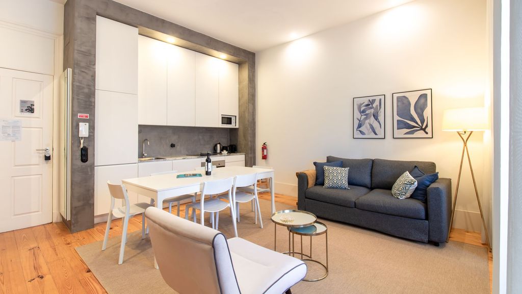 Dirk Apartment - Almada 3º T by LovelyStay