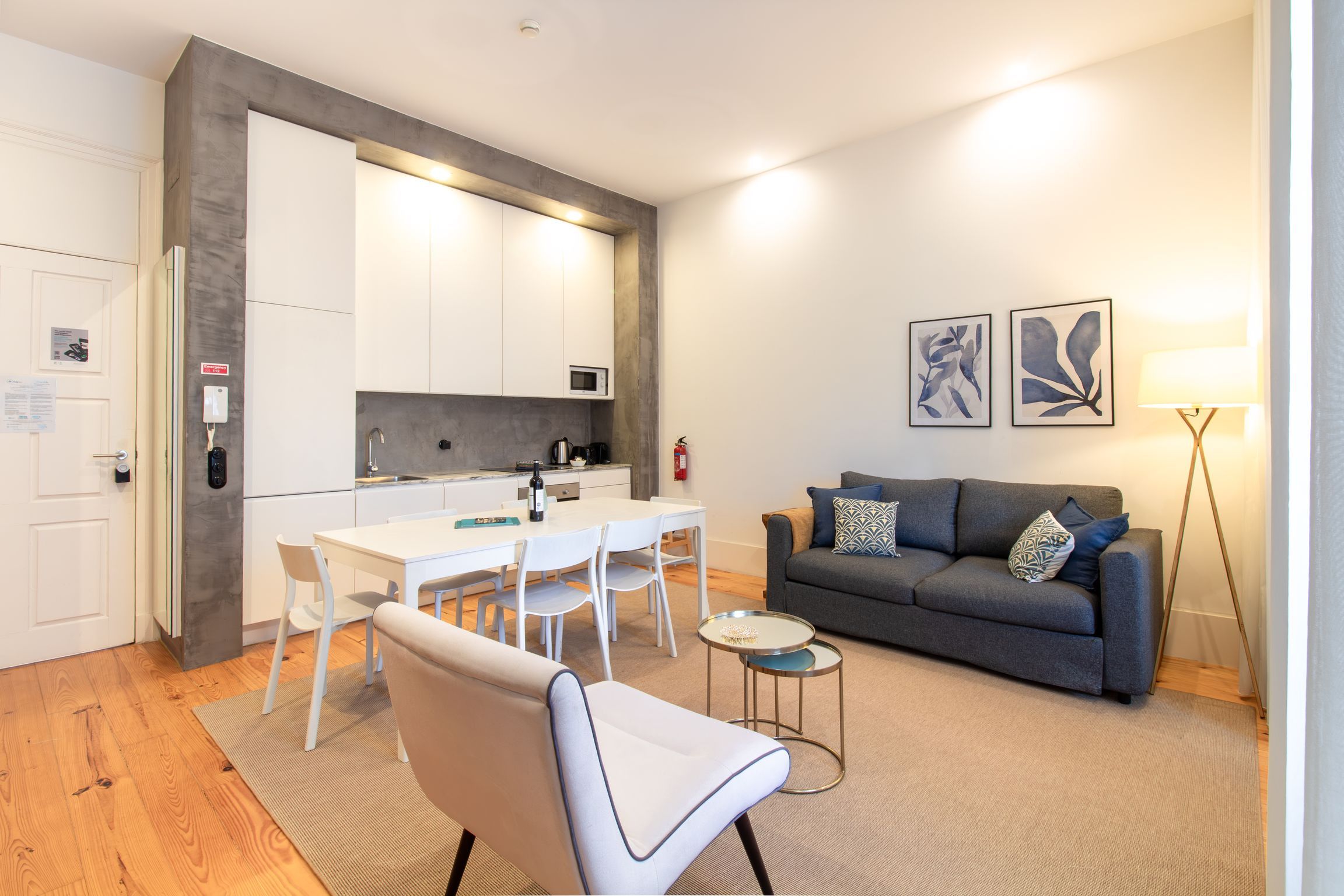 Dirk Apartment - Almada 3º T by LovelyStay