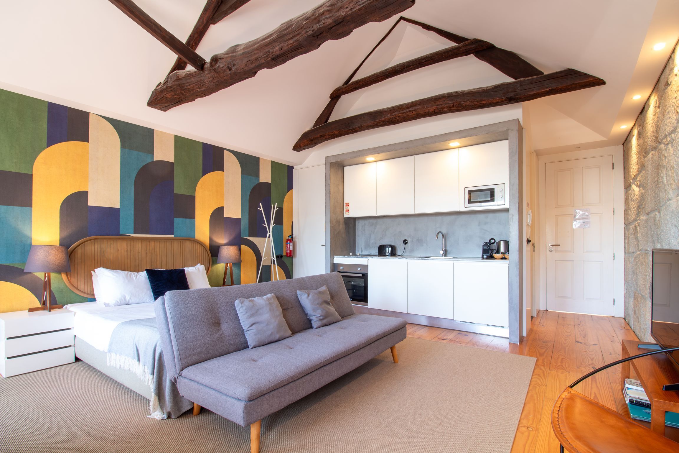 Dirk Apartment - Almada 4º F by LovelyStay