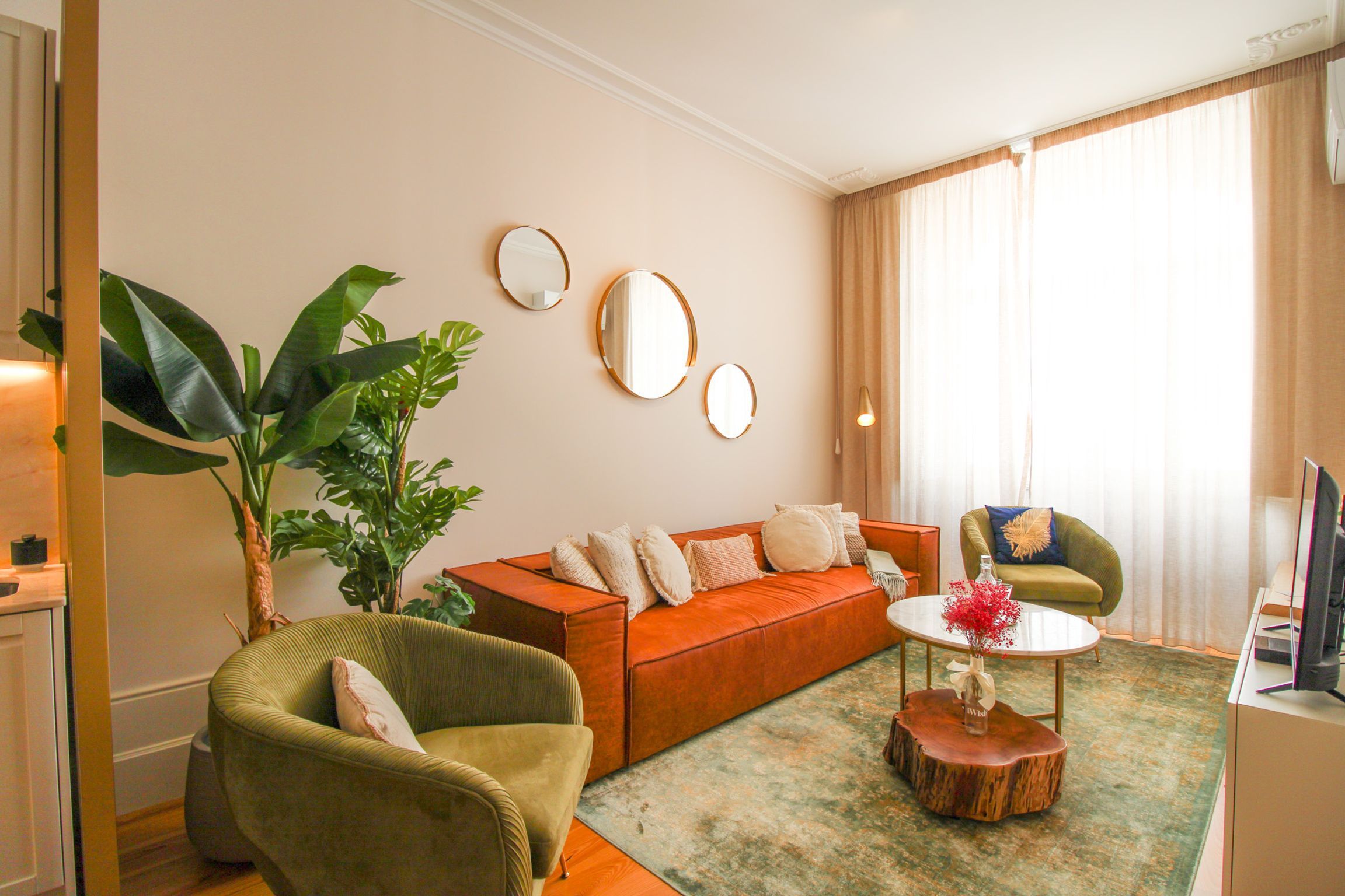 Luxurious Flat in City Center by LovelyStay