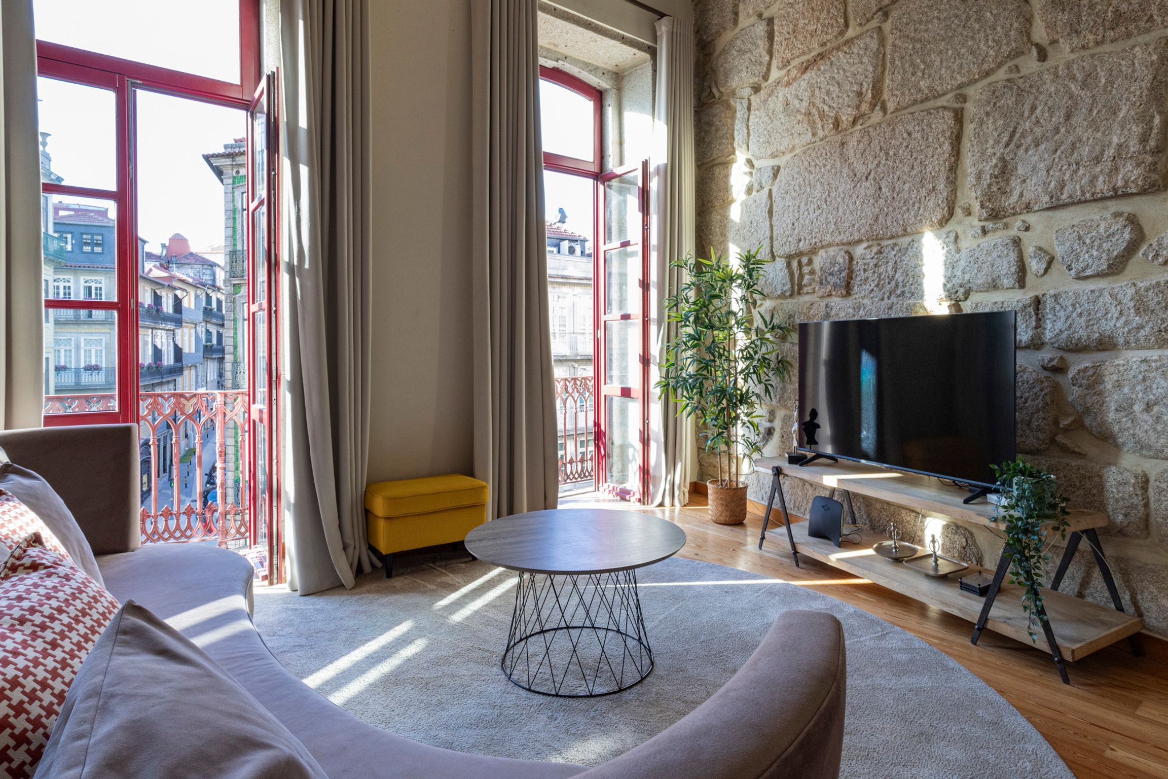 Mouzinho's Place by LovelyStay