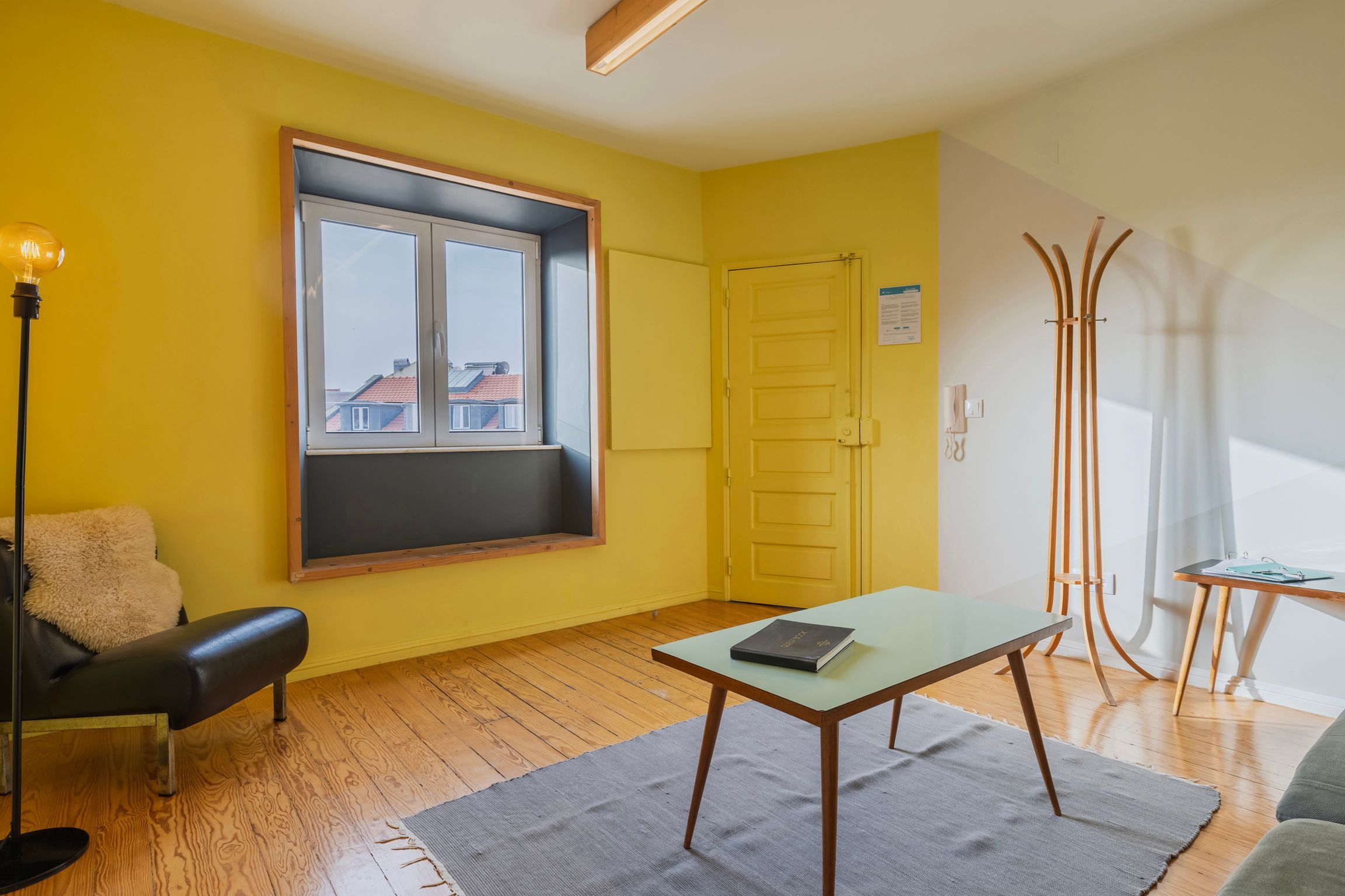 Vintage w/ Castle View Apartment by LovelyStay