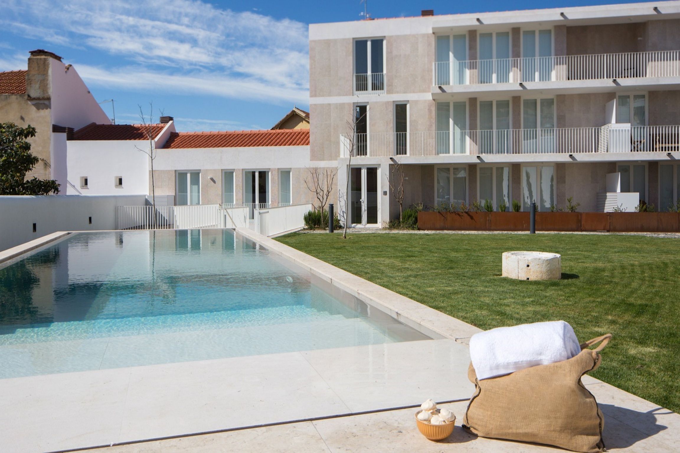 Designer Apartment w/ Pool by LovelyStay