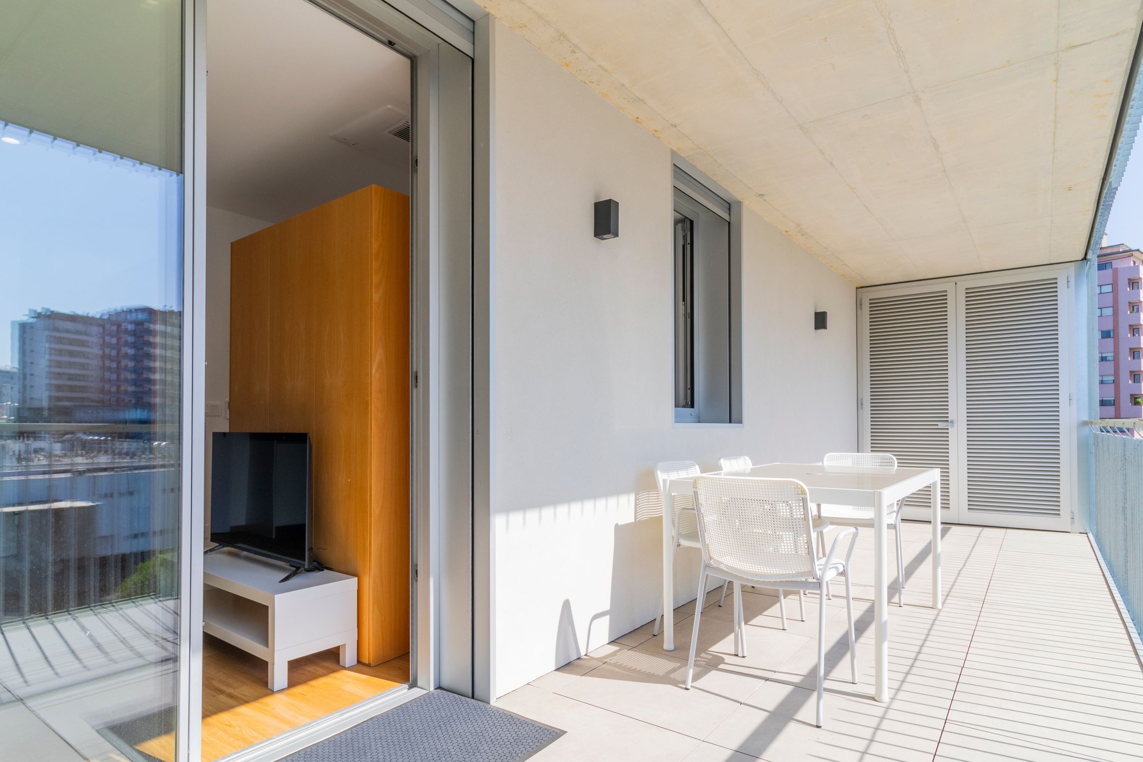 Infante Studio w/ Parking by LovelyStay