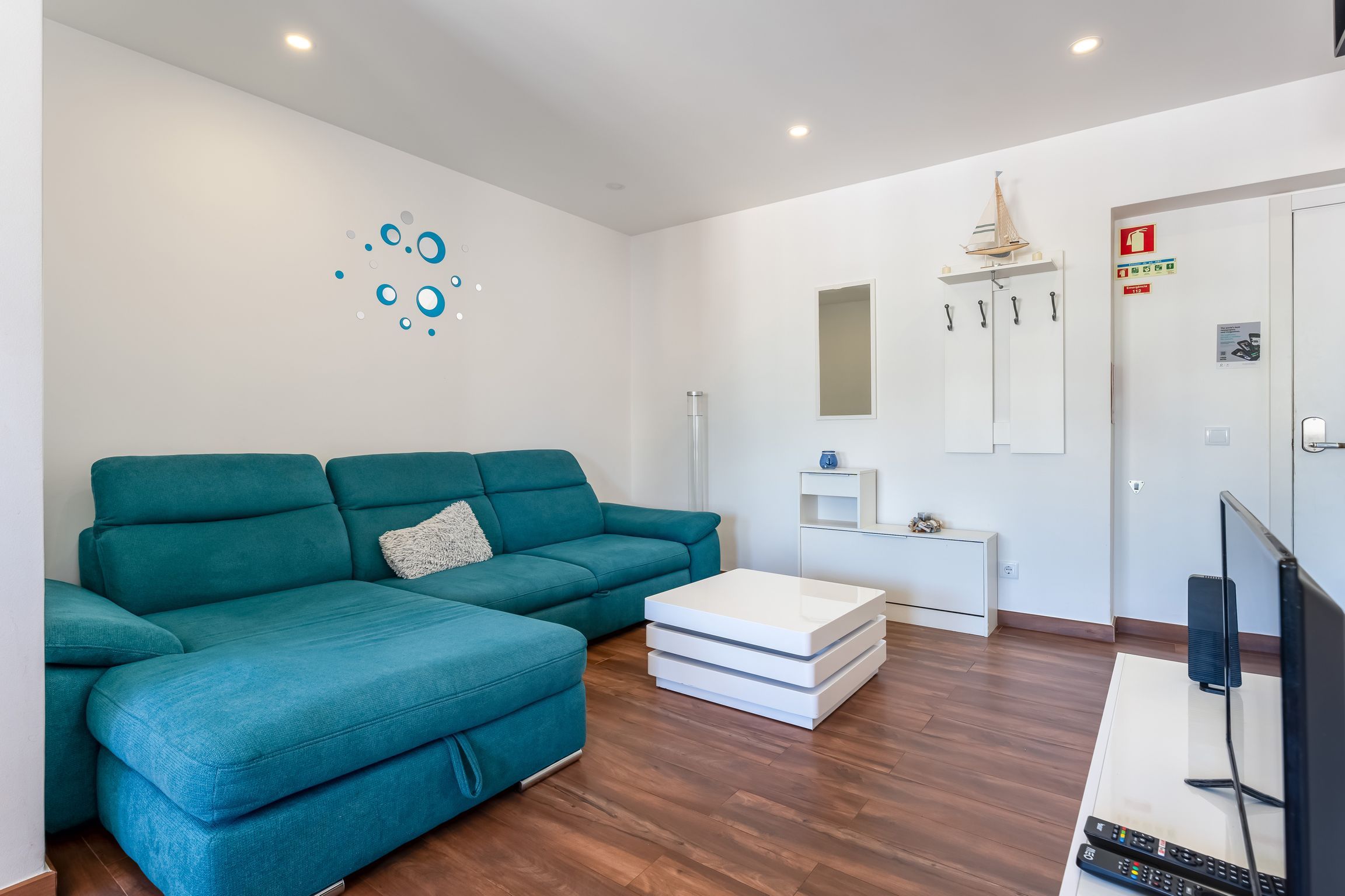 Serene Blue 1 BDR Flat With Balcony by LovelyStay
