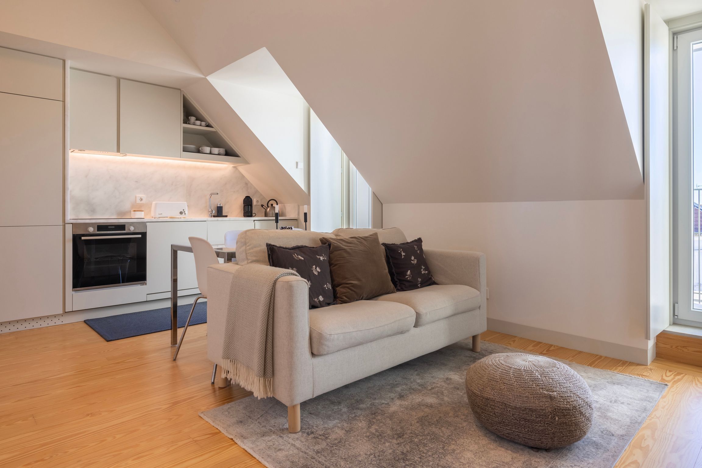 Elegant City Stay in Graça by LovelyStay
