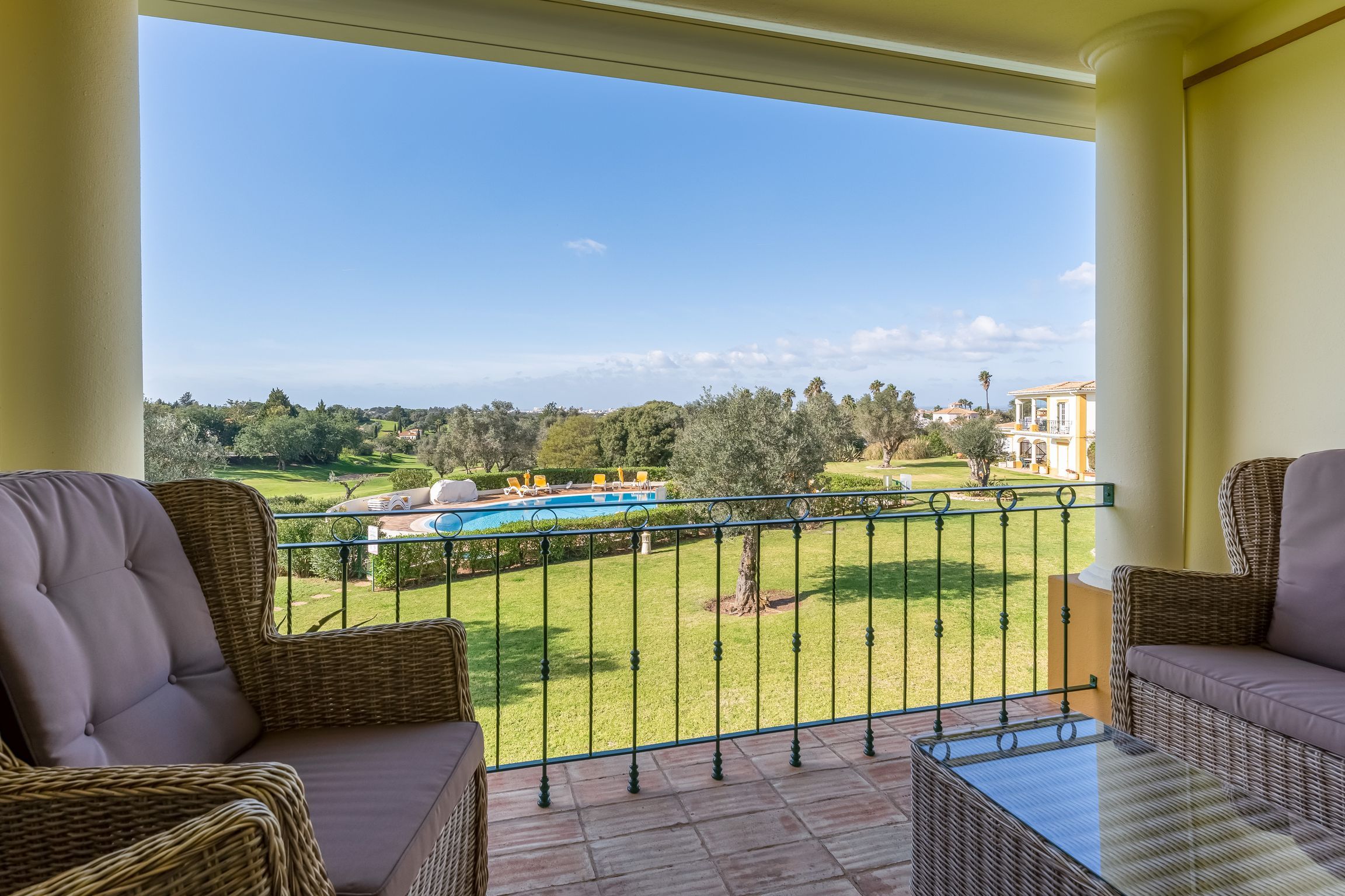 1 BDR Flat W/ Pool - 125D Gramacho by LovelyStay