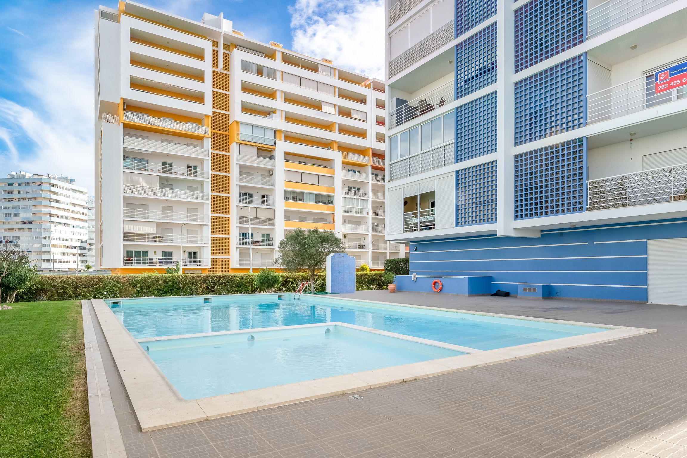 Bright 1 BDR Flat W/ Pool & Balcony by LovelyStay
