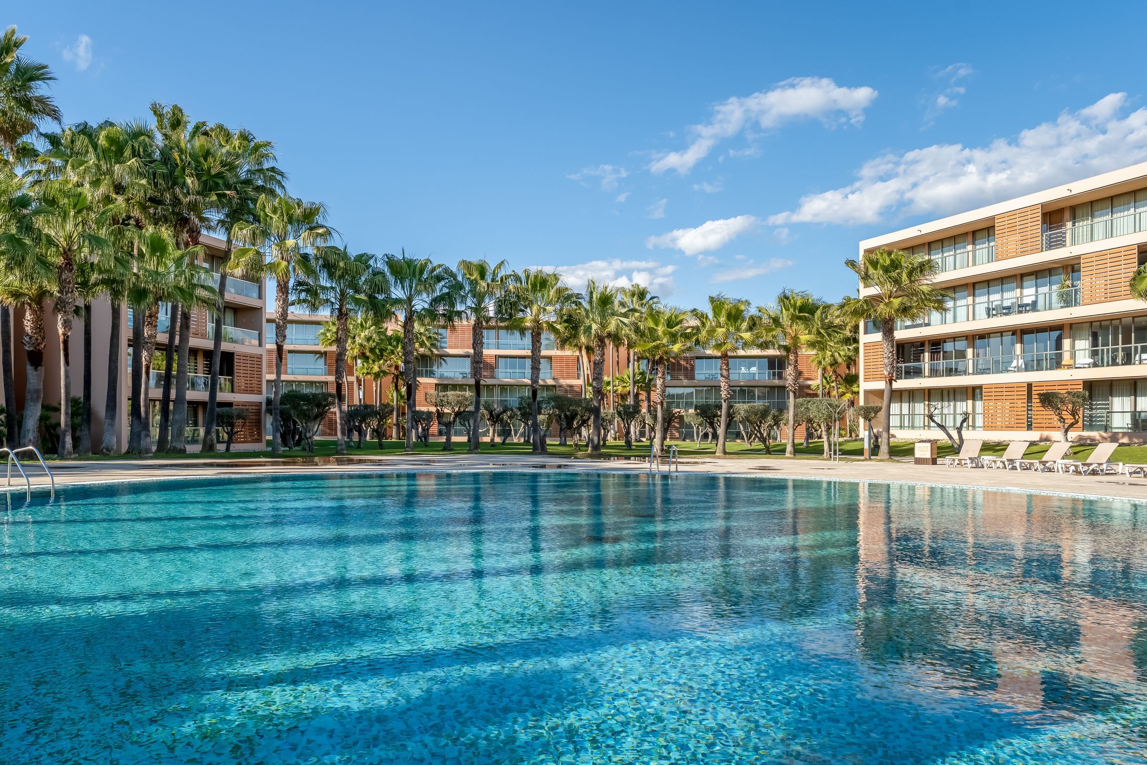 Seaside 3BDR Flat in Salgados w/Pool by LovelyStay