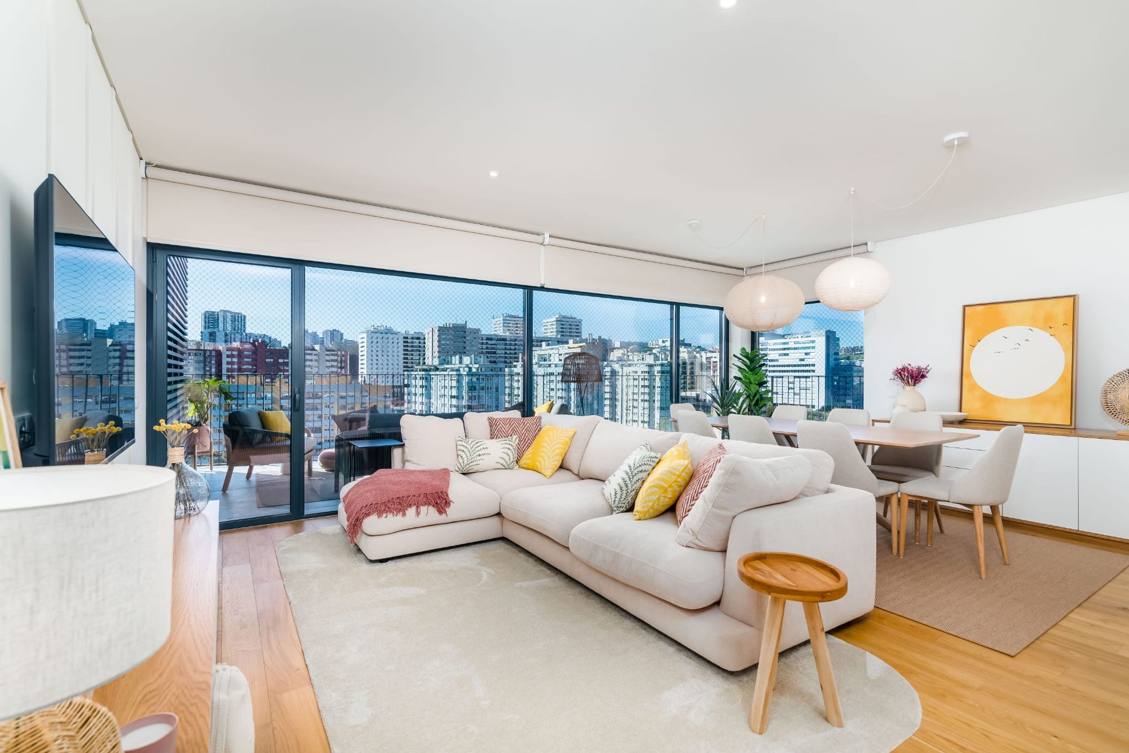 Miraflores Modern Apt w/ Balcony by LovelyStay