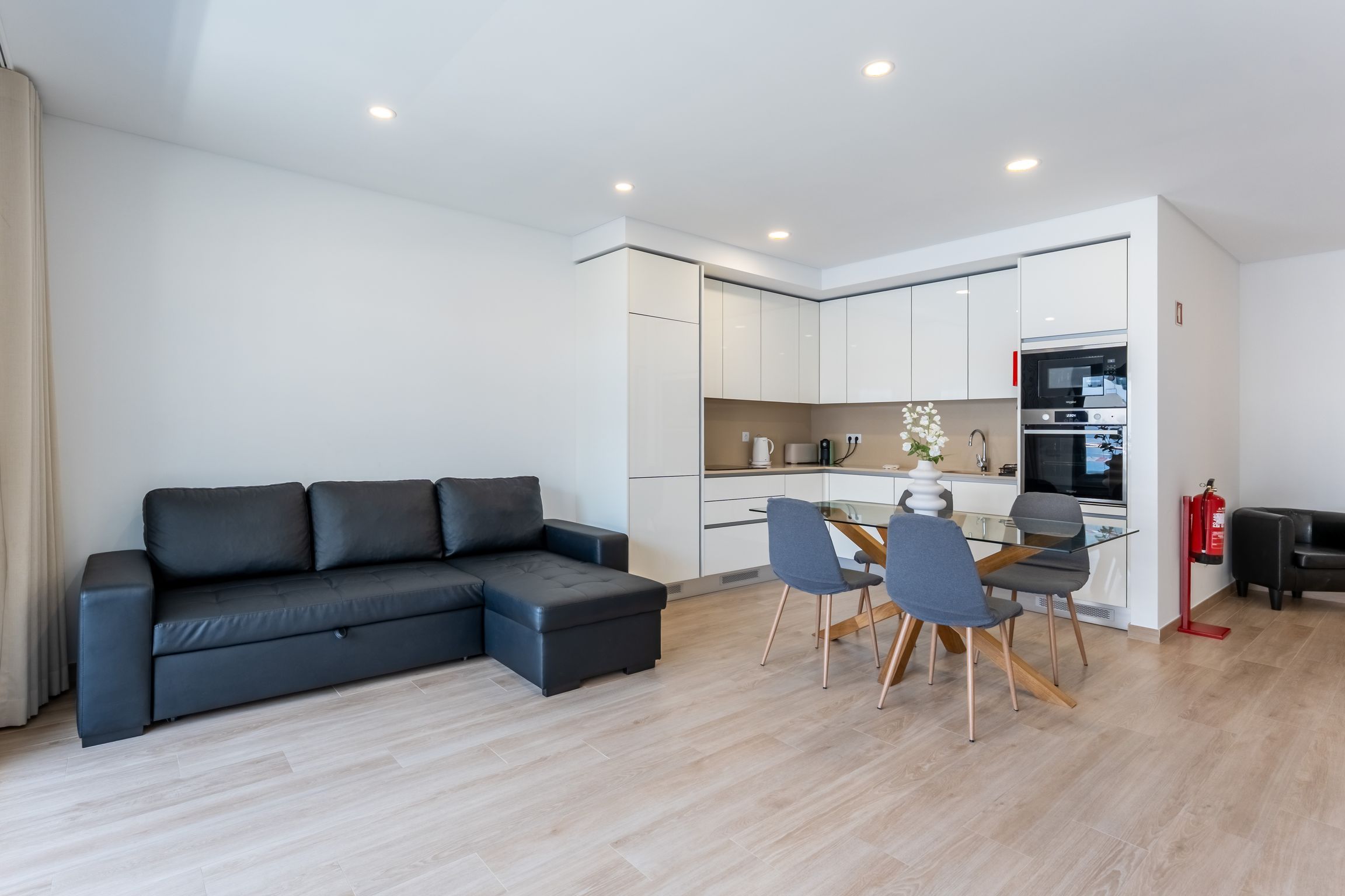 Elegant 2BDR Apartment in Quarteira by Lovelystay