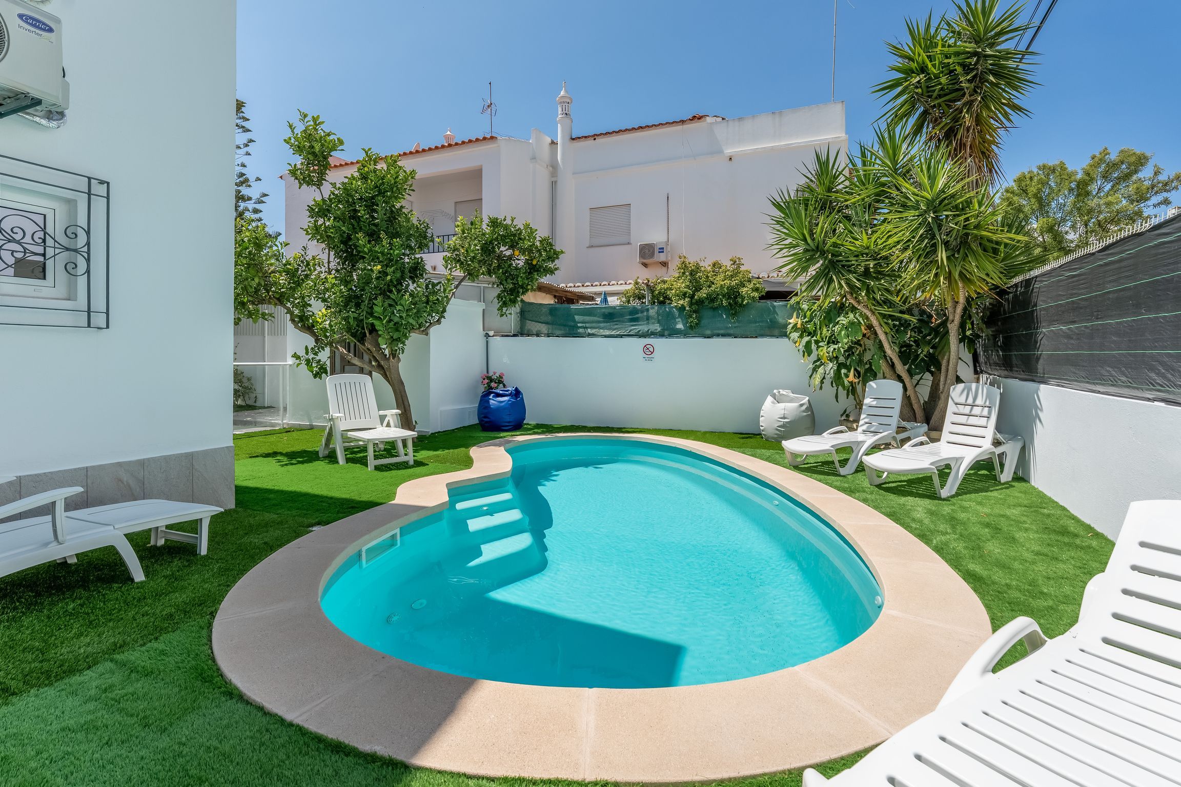 Vivenda Neves APT III in Albufeira by LovelyStay