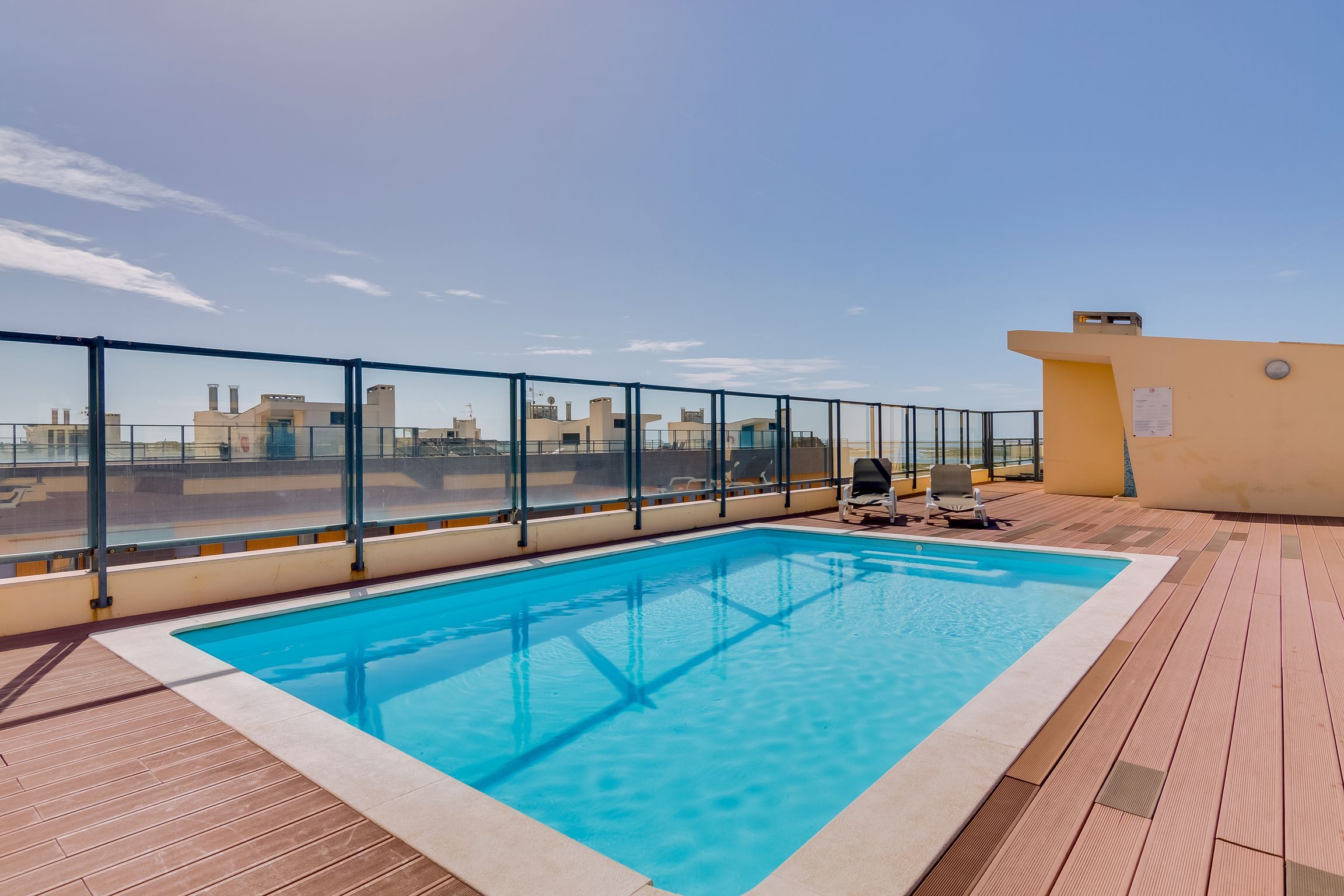 Modern 1BDR Flat w/Pool in Marina by LovelyStay