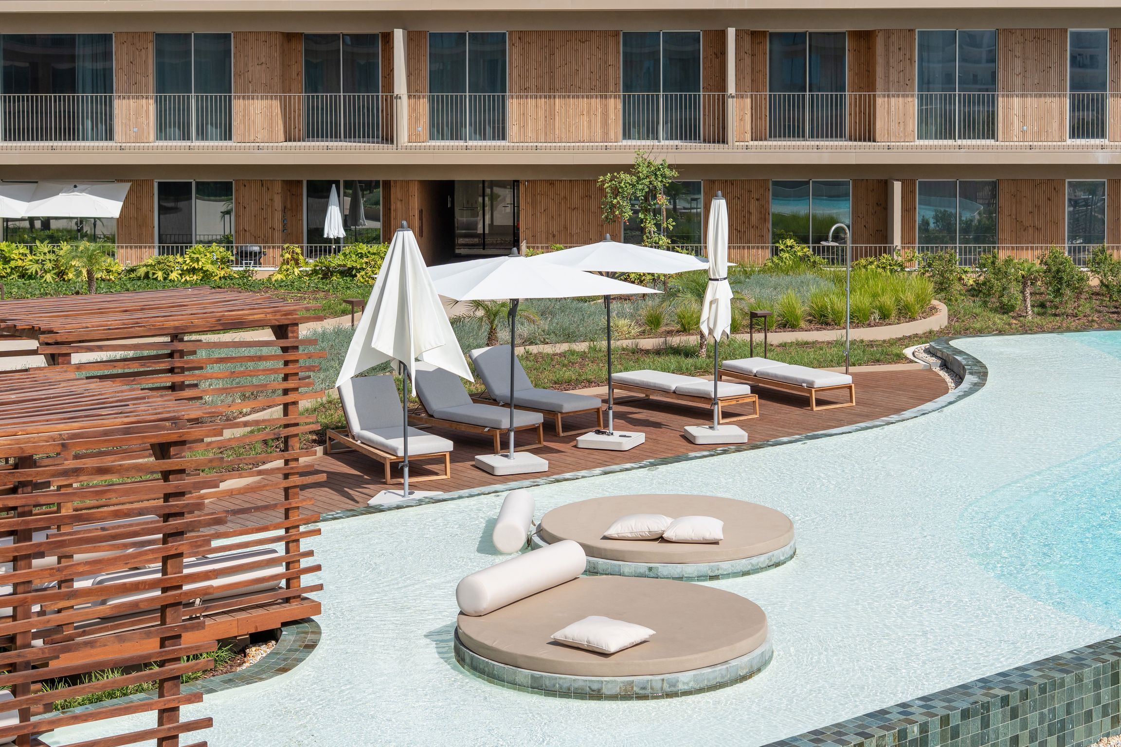 Luxury 1Bdr Flat w/Pool in Quarteira by LovelyStay