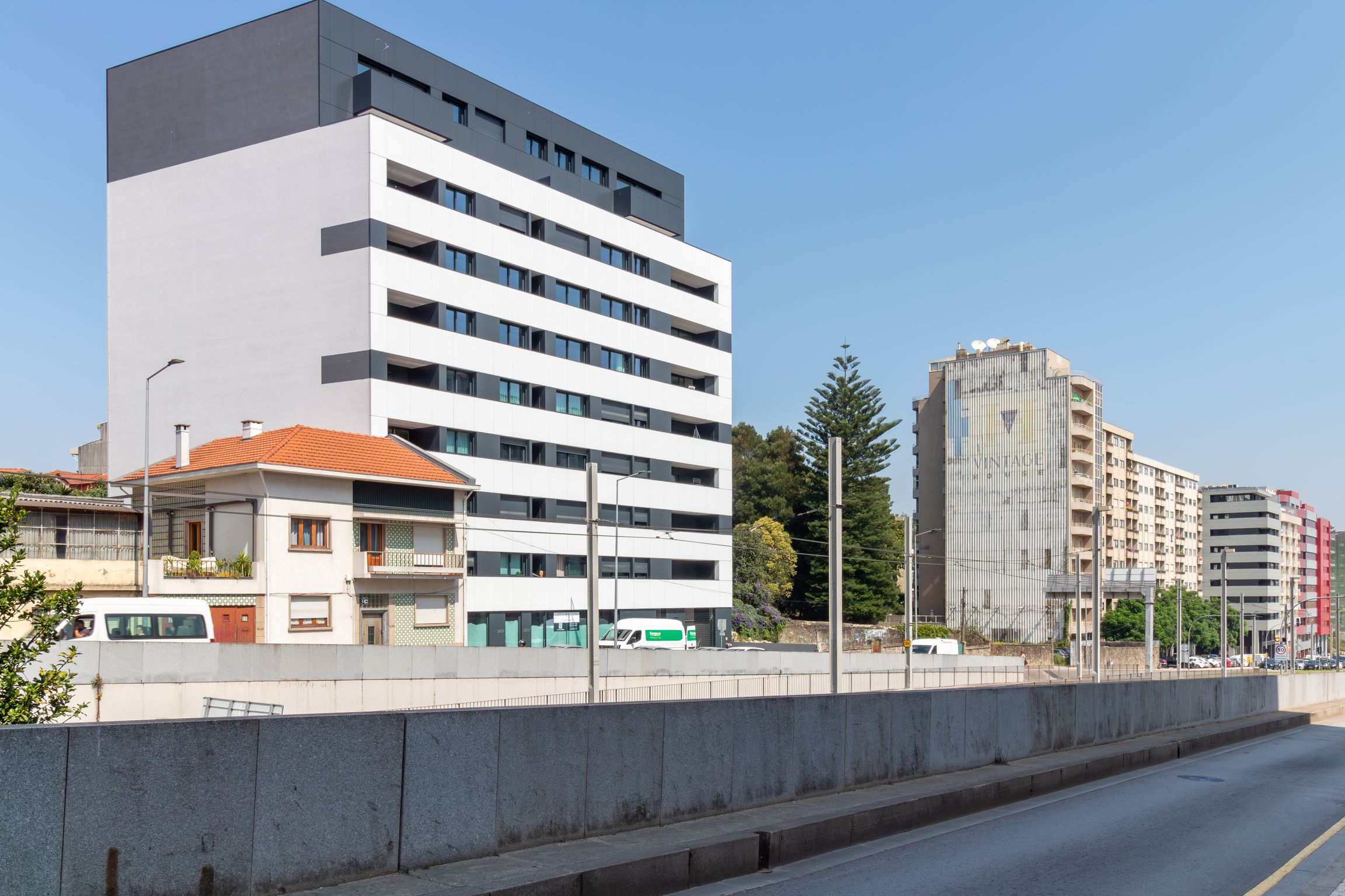 Av. República 2408