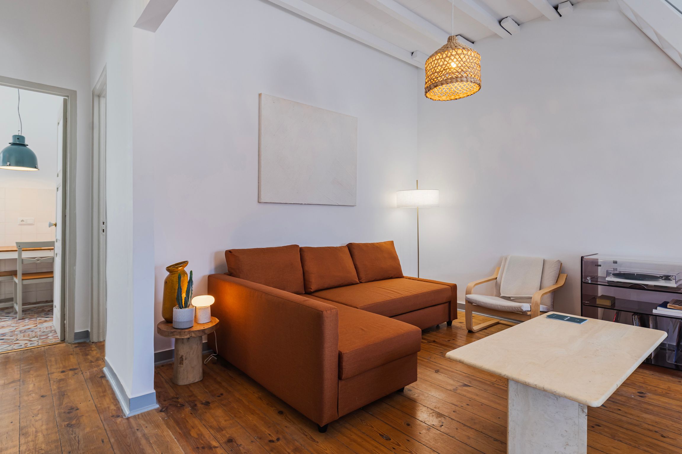 2BR Beachside Living by LovelyStay