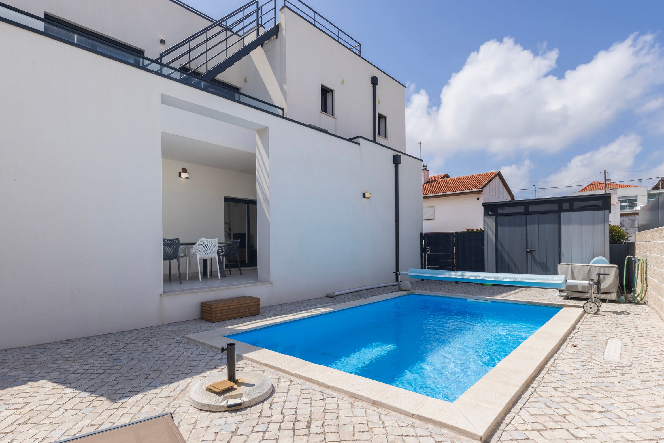 Outstanding Villa with Private Pool by LovelyStay