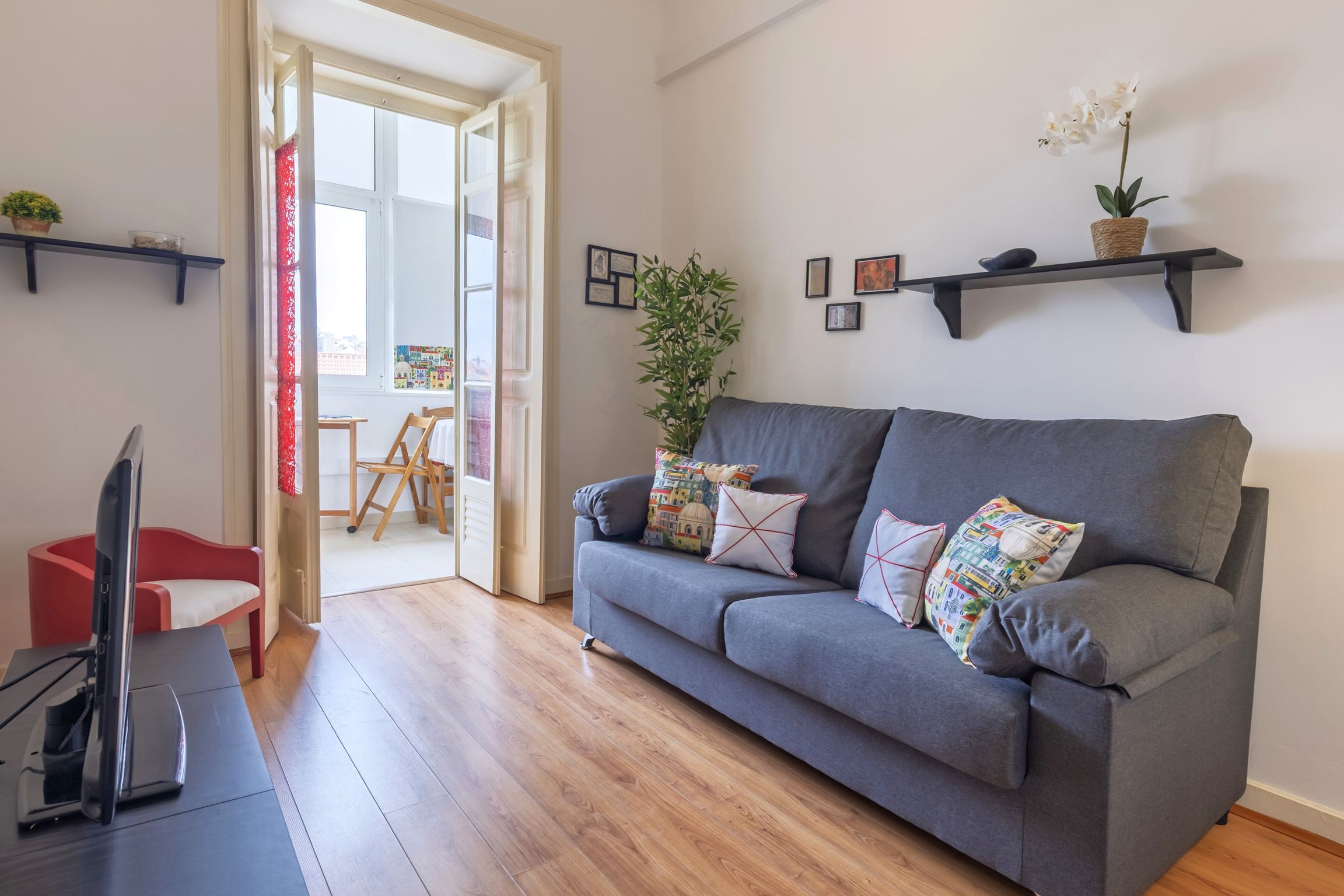Arroios City Base | 2BR & Workspace by LovelyStay