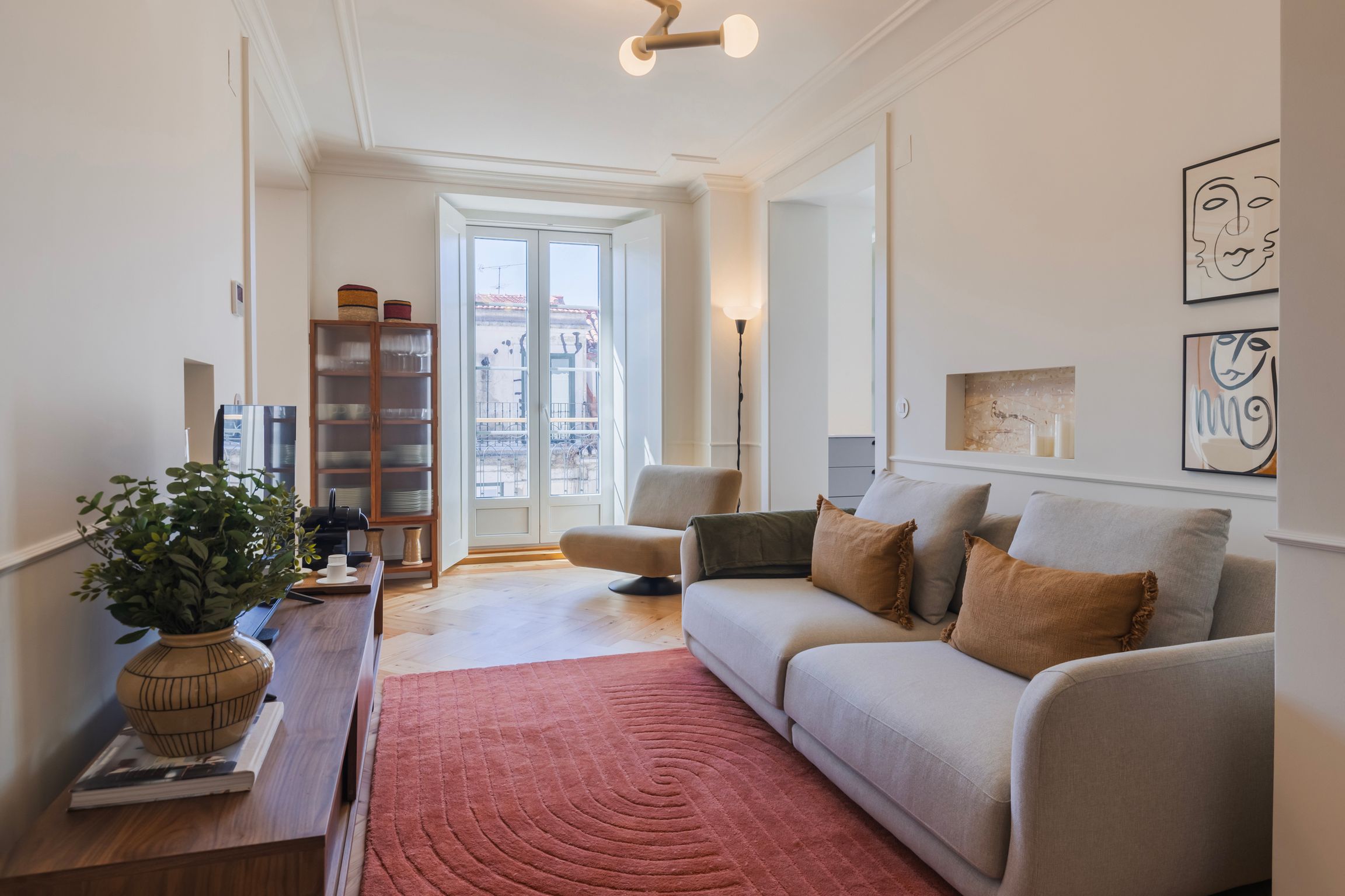2BDR Lisbon's Historic Baixa Escape by LovelyStay