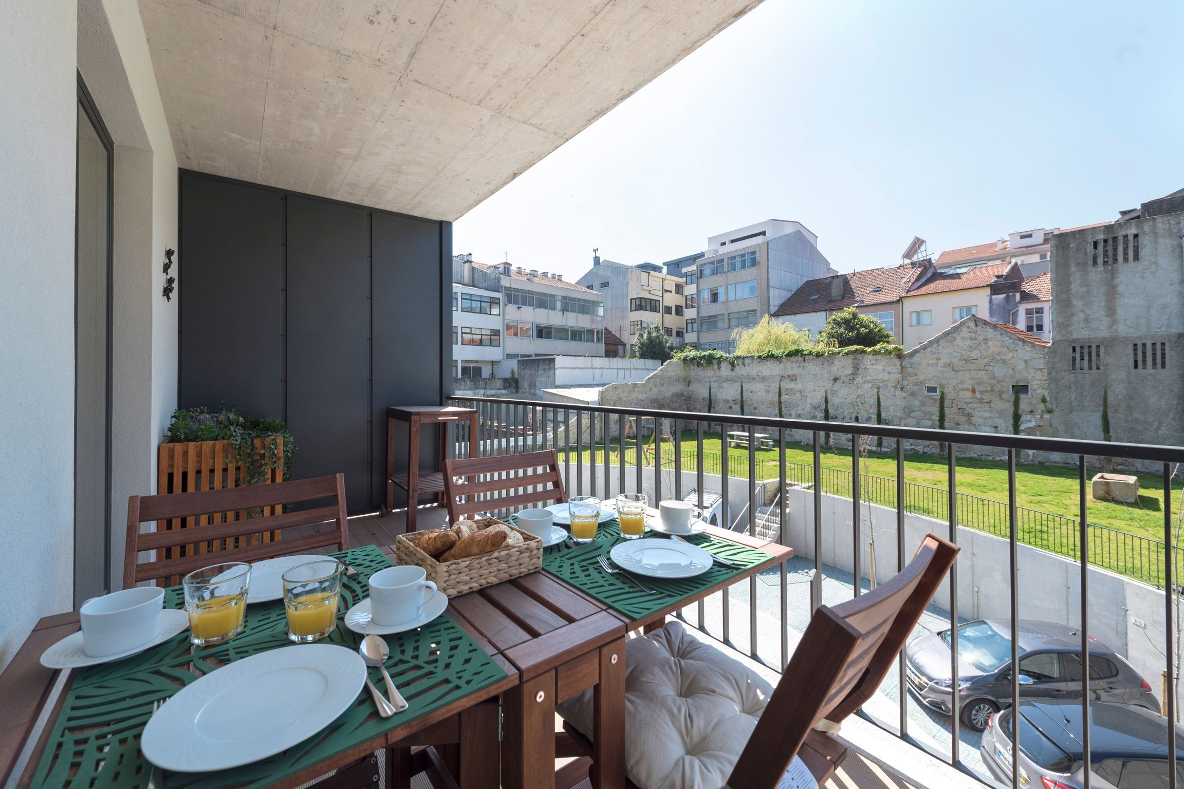 Santos Apartment w/Parking & Balcony by LovelyStay