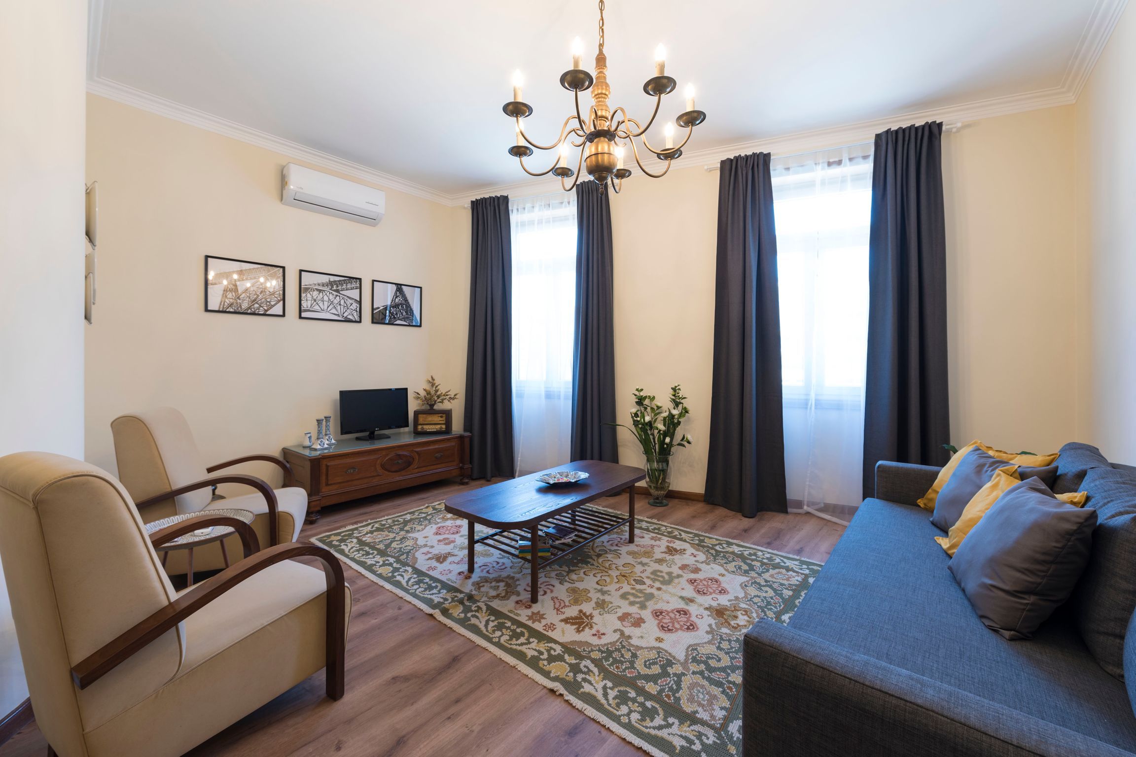 Heritage Collection House w/ 4BR by LovelyStay